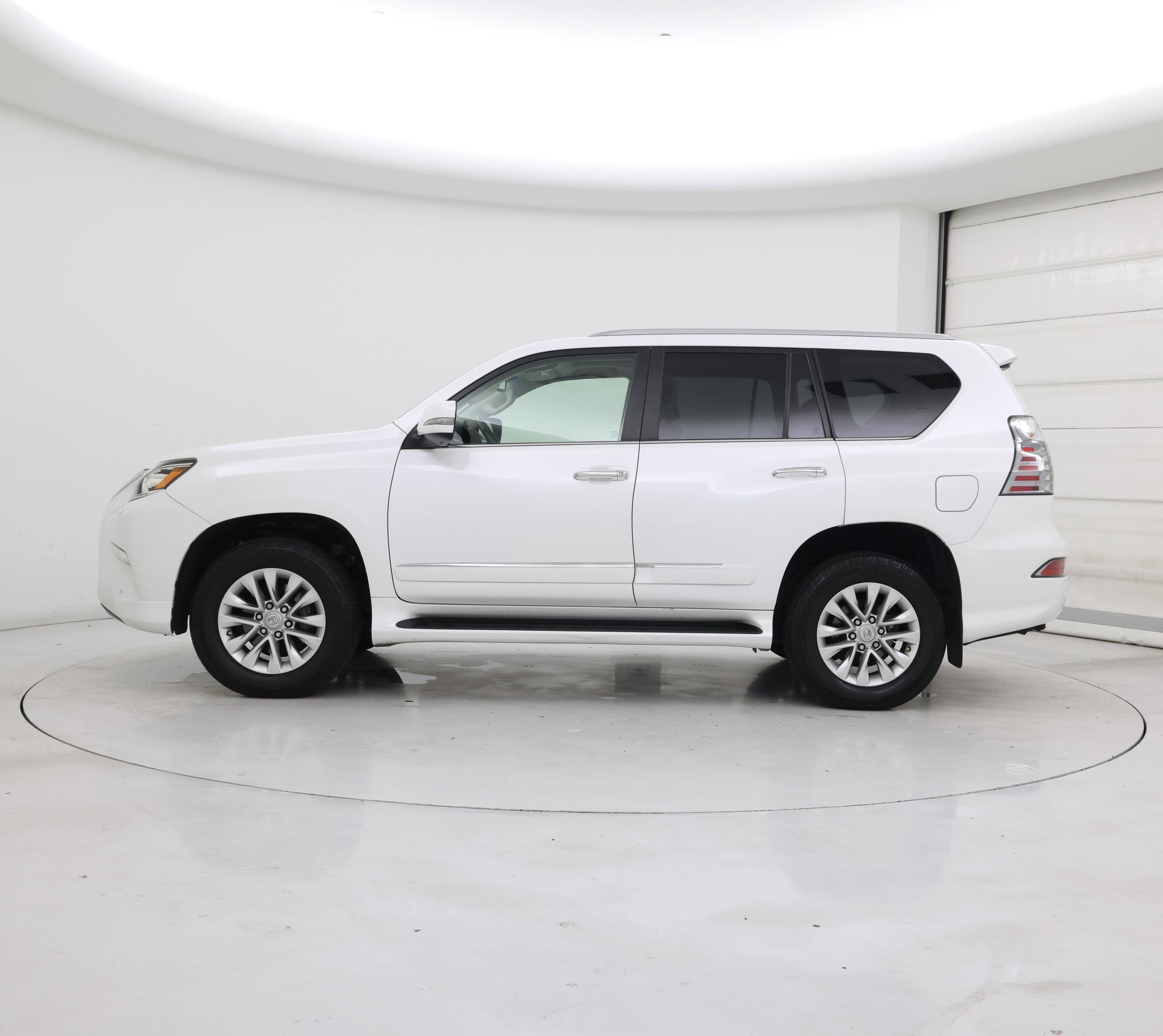 Thumbnail: 2016 Lexus GX - 3