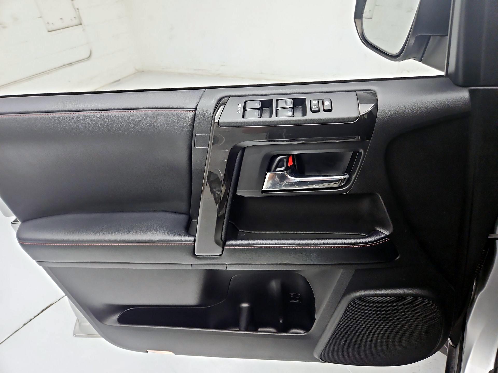 Thumbnail: 2021 Toyota 4Runner - 12