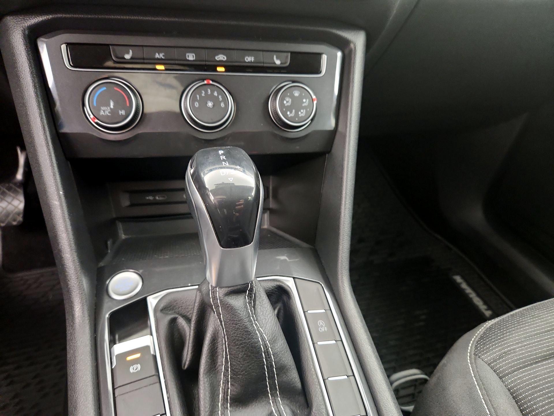 Thumbnail: 2022 Volkswagen Tiguan - 16