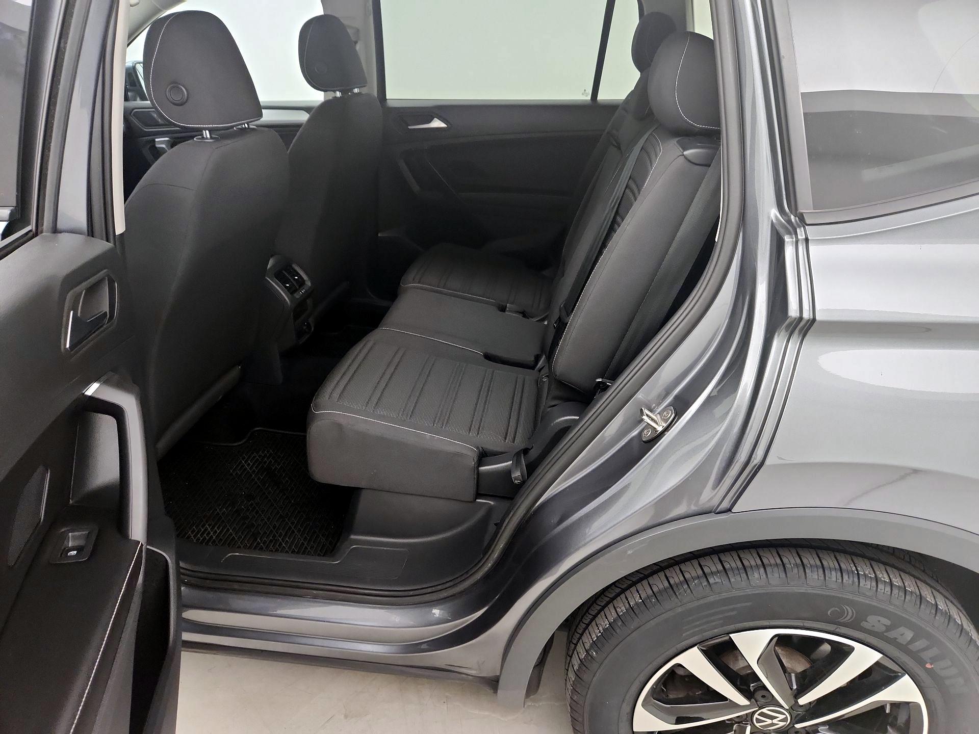 Thumbnail: 2022 Volkswagen Tiguan - 19