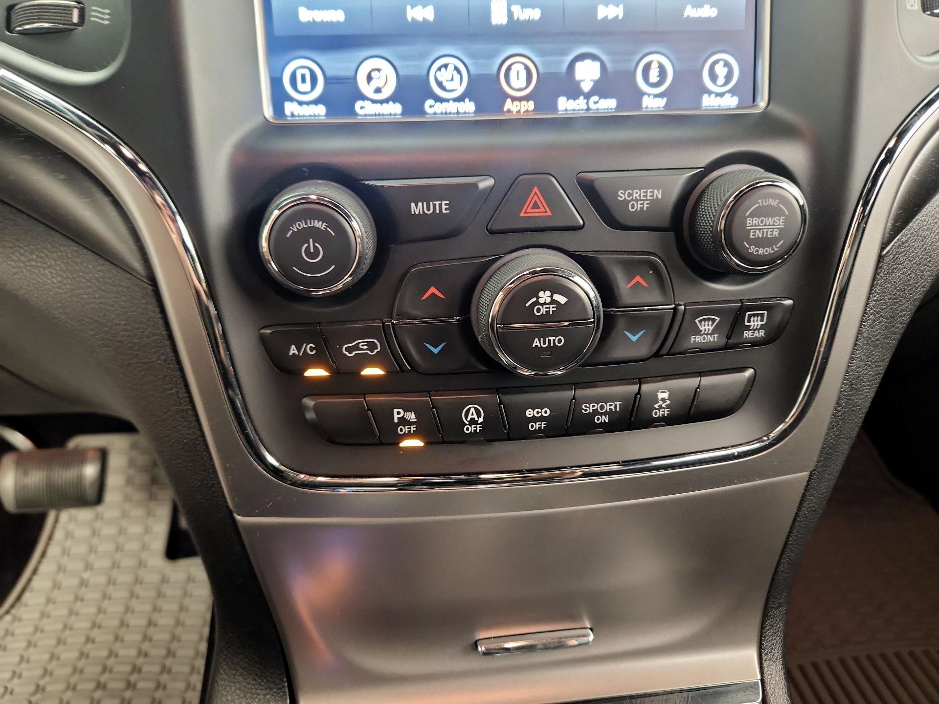 Thumbnail: 2018 Jeep Grand Cherokee - 17