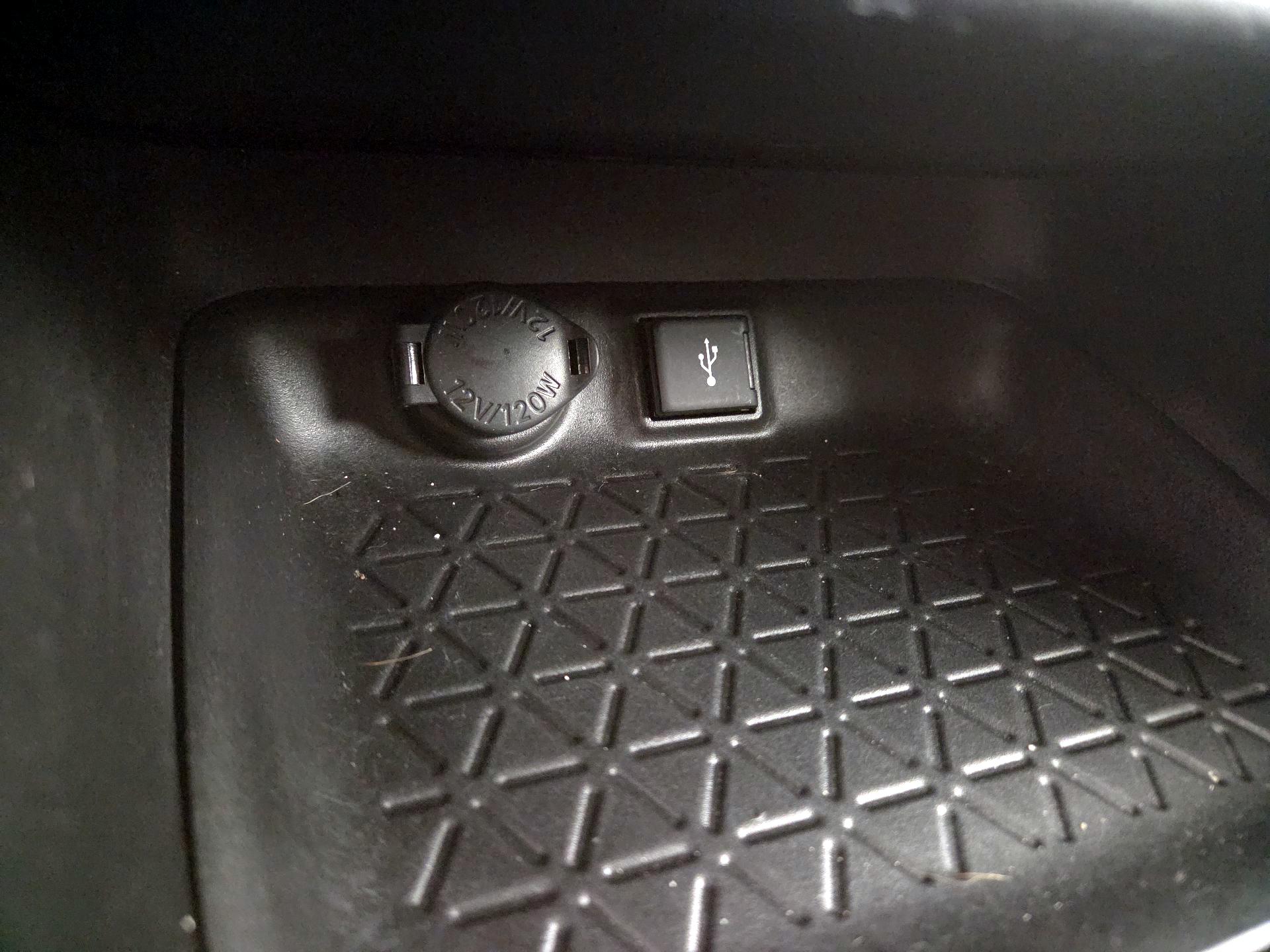 Thumbnail: 2022 Toyota RAV4 - 17