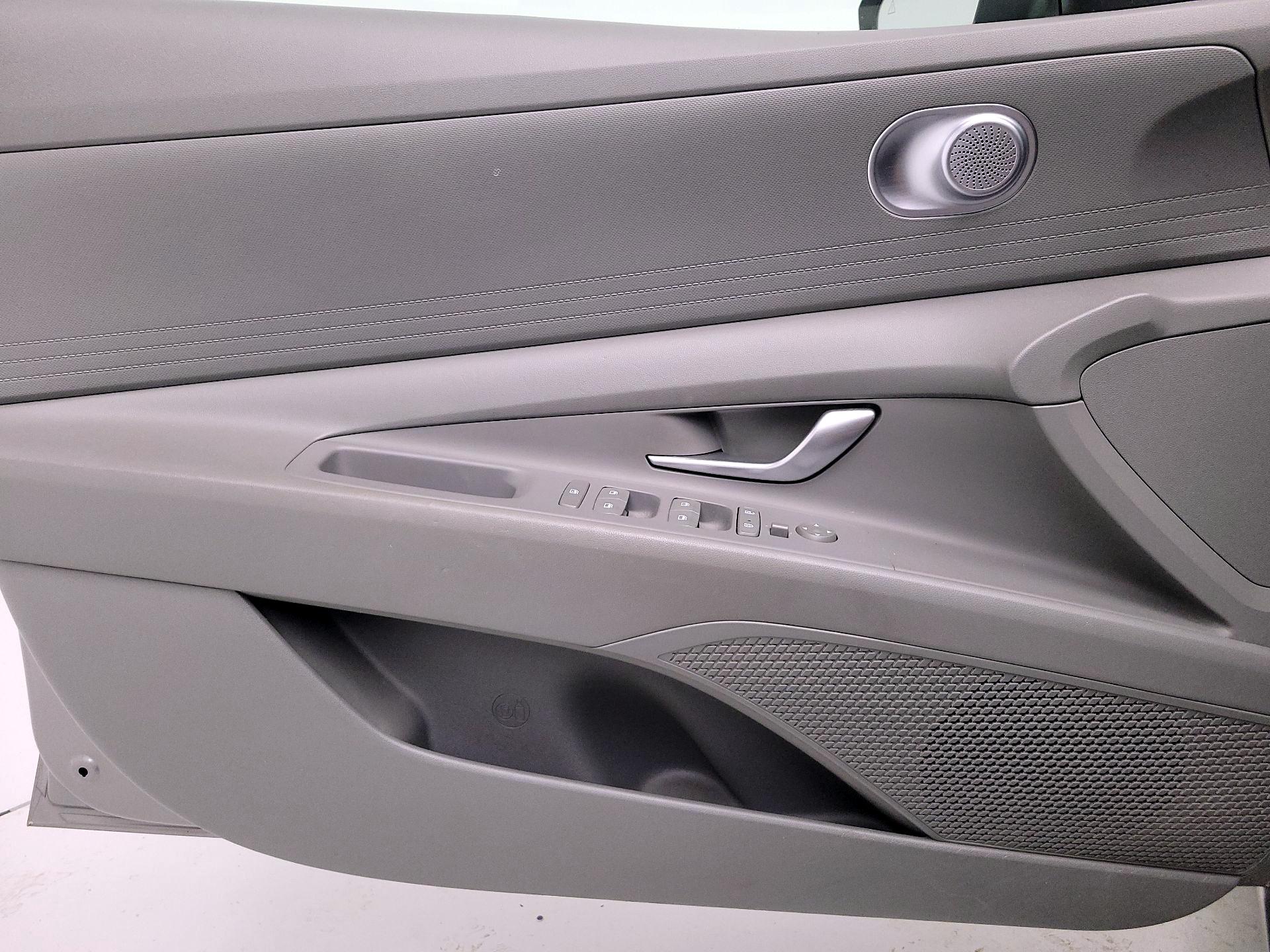 Thumbnail: 2022 Hyundai Elantra - 12