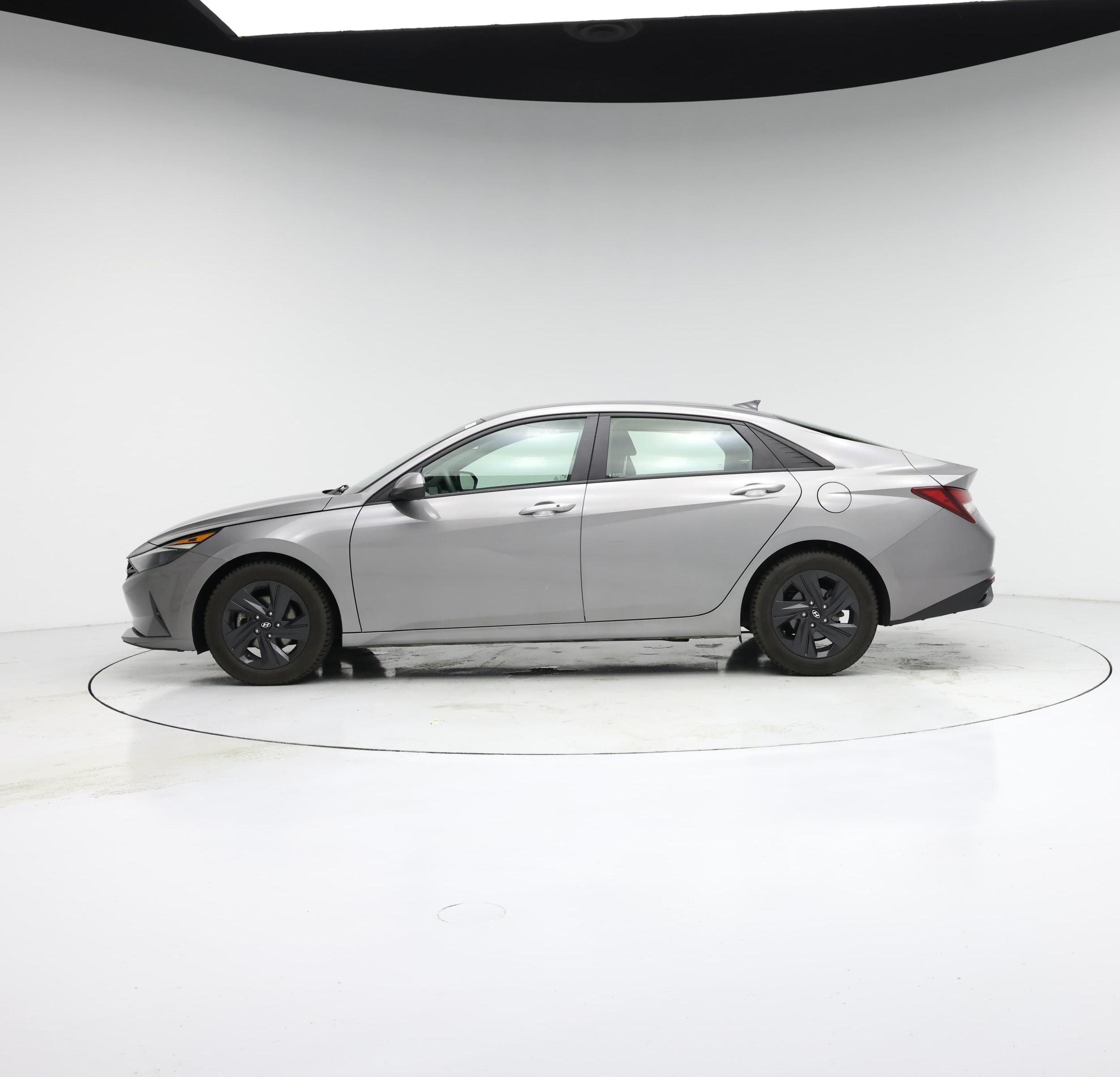 Thumbnail: 2022 Hyundai Elantra - 3