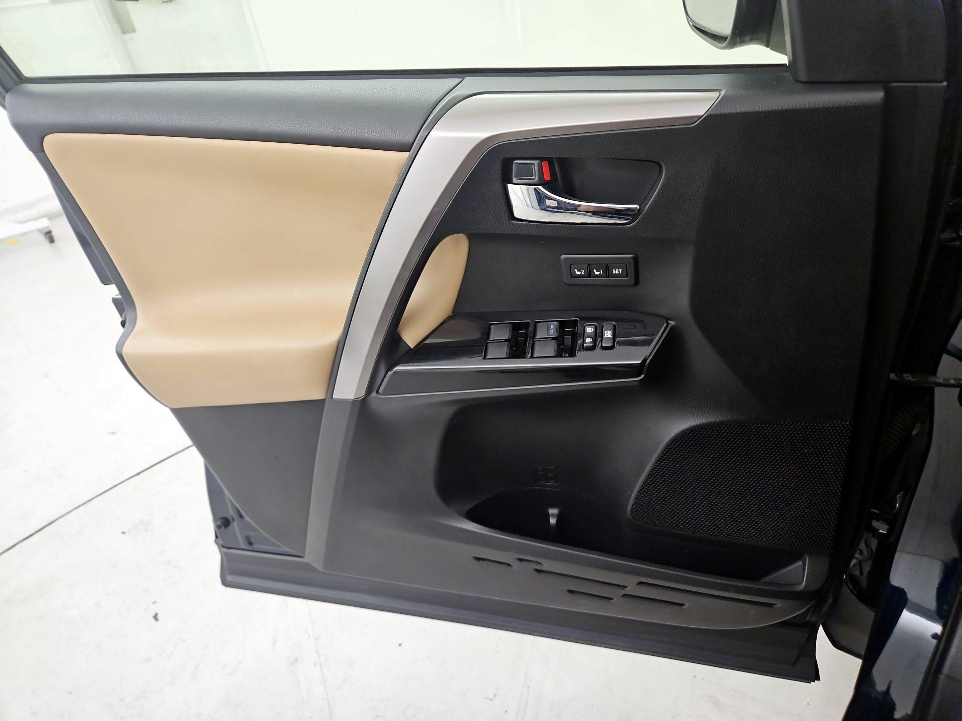 Thumbnail: 2018 Toyota RAV4 - 12
