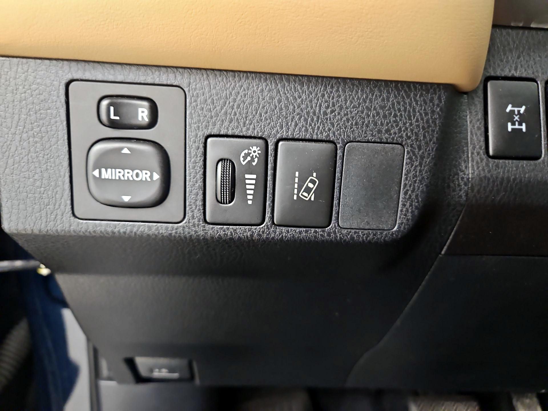 Thumbnail: 2018 Toyota RAV4 - 13