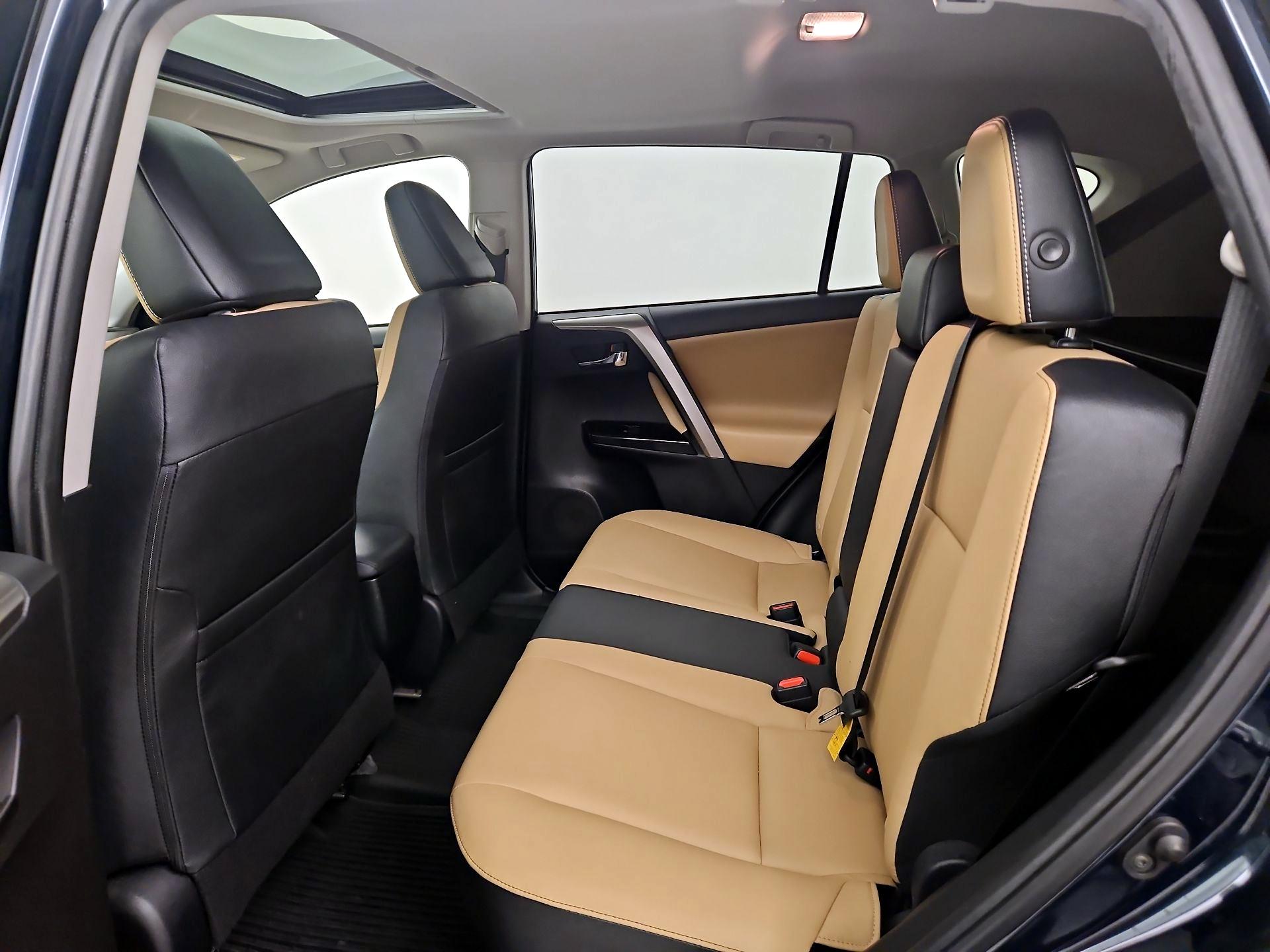 Thumbnail: 2018 Toyota RAV4 - 20