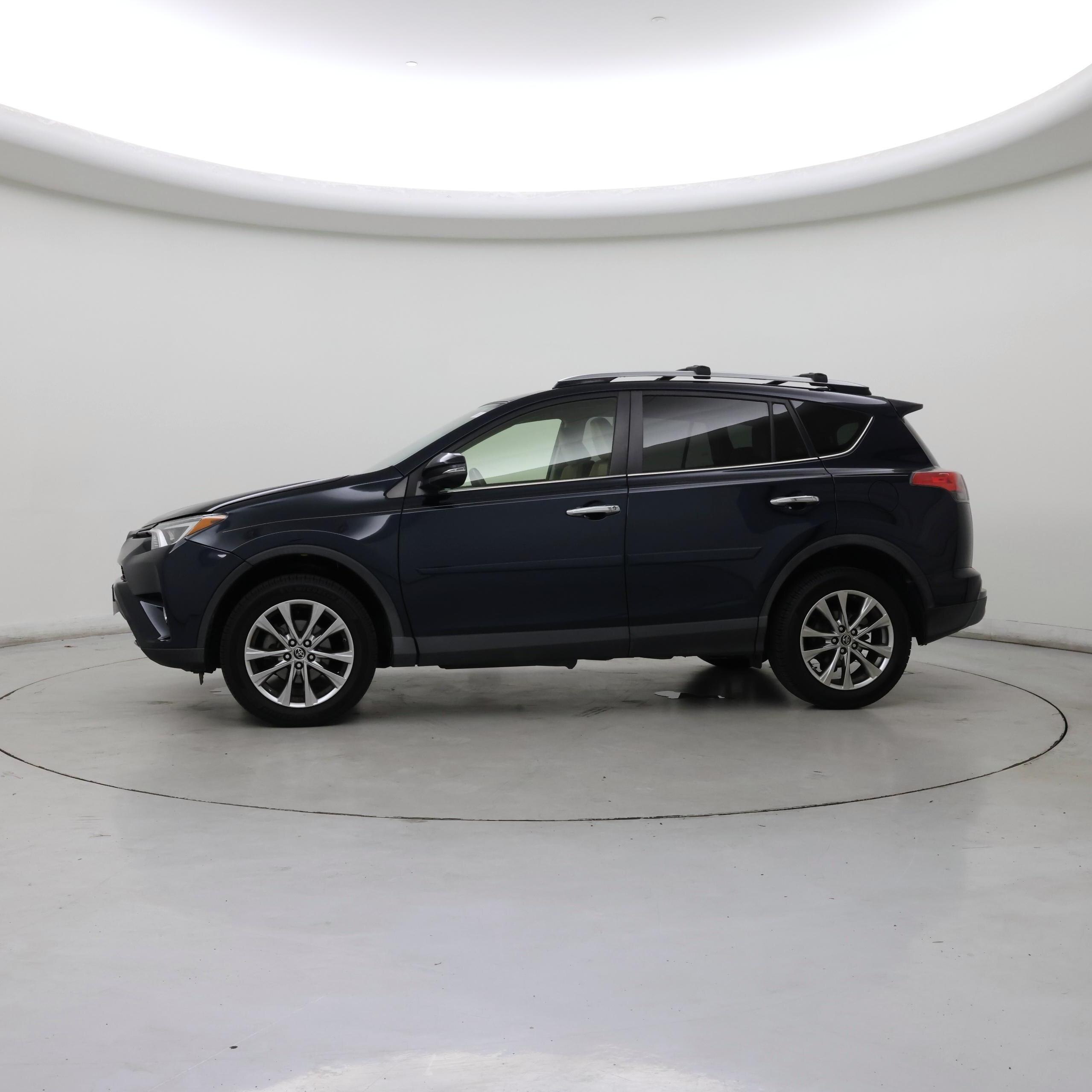 Thumbnail: 2018 Toyota RAV4 - 3