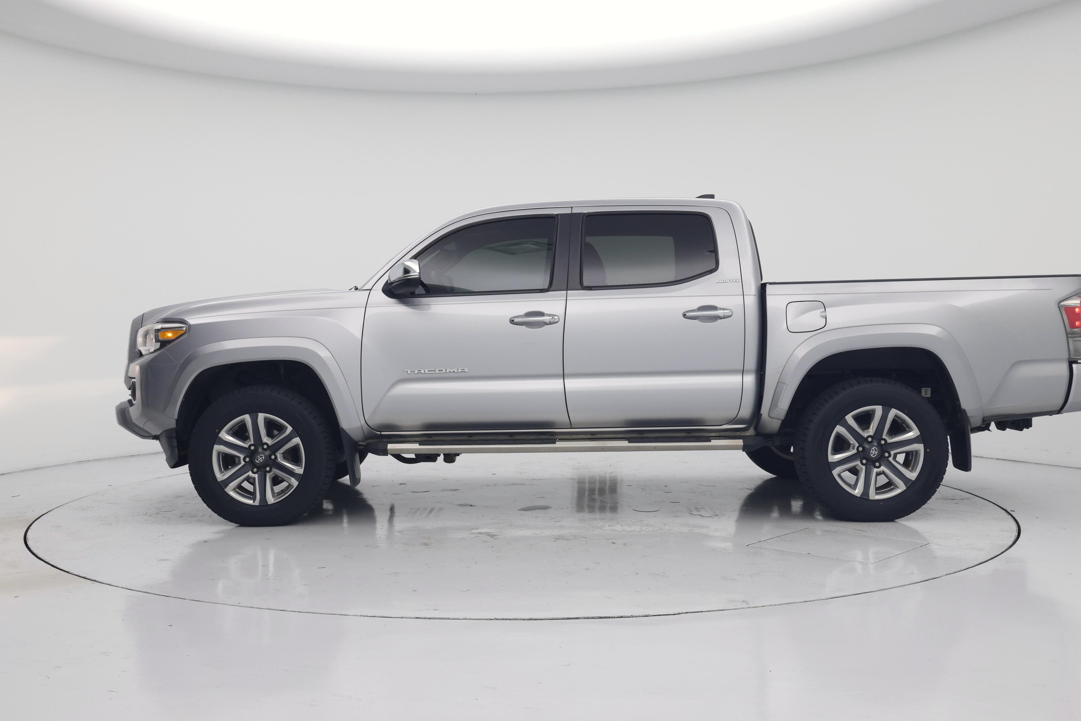 Thumbnail: 2016 Toyota Tacoma - 3