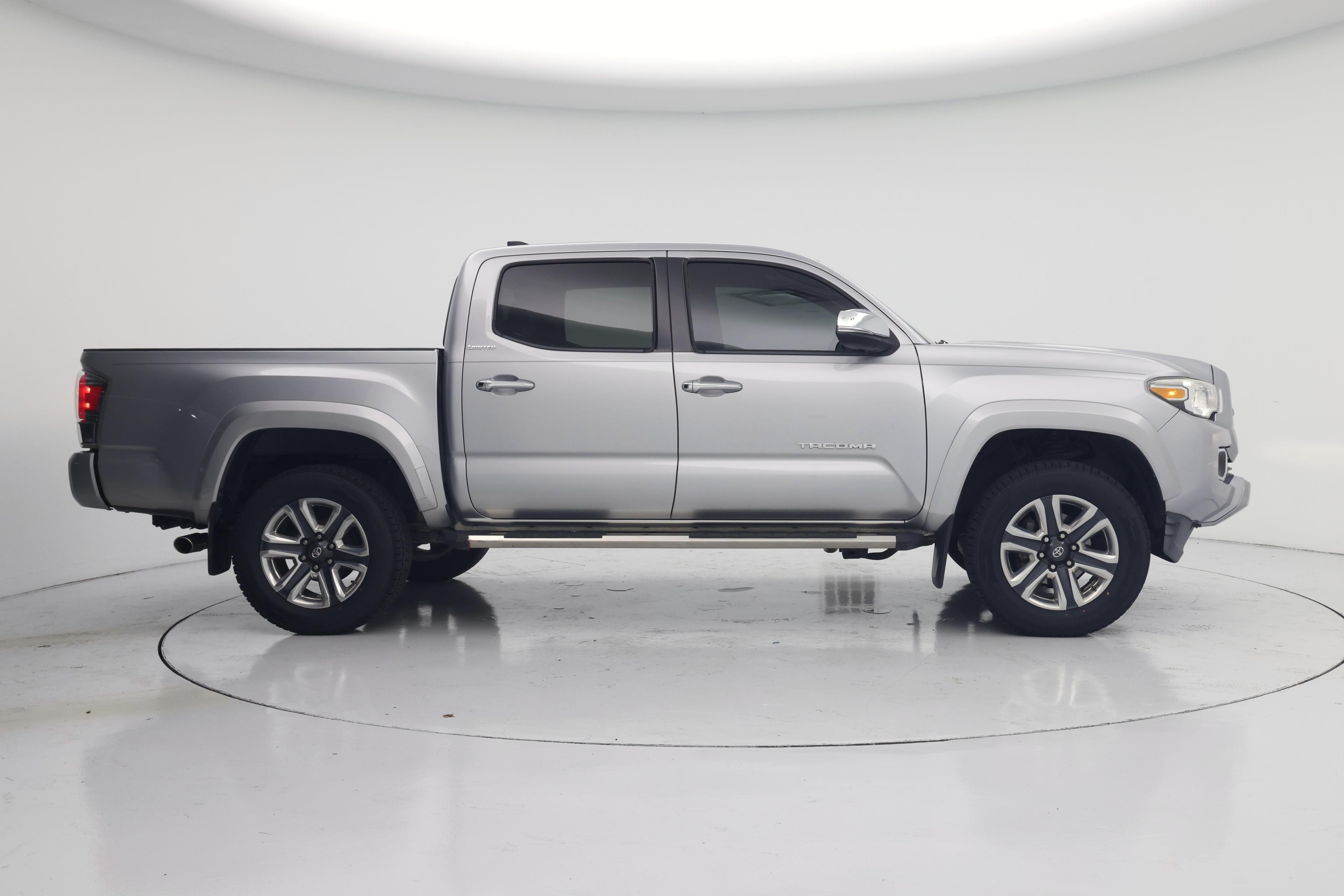 Thumbnail: 2016 Toyota Tacoma - 7