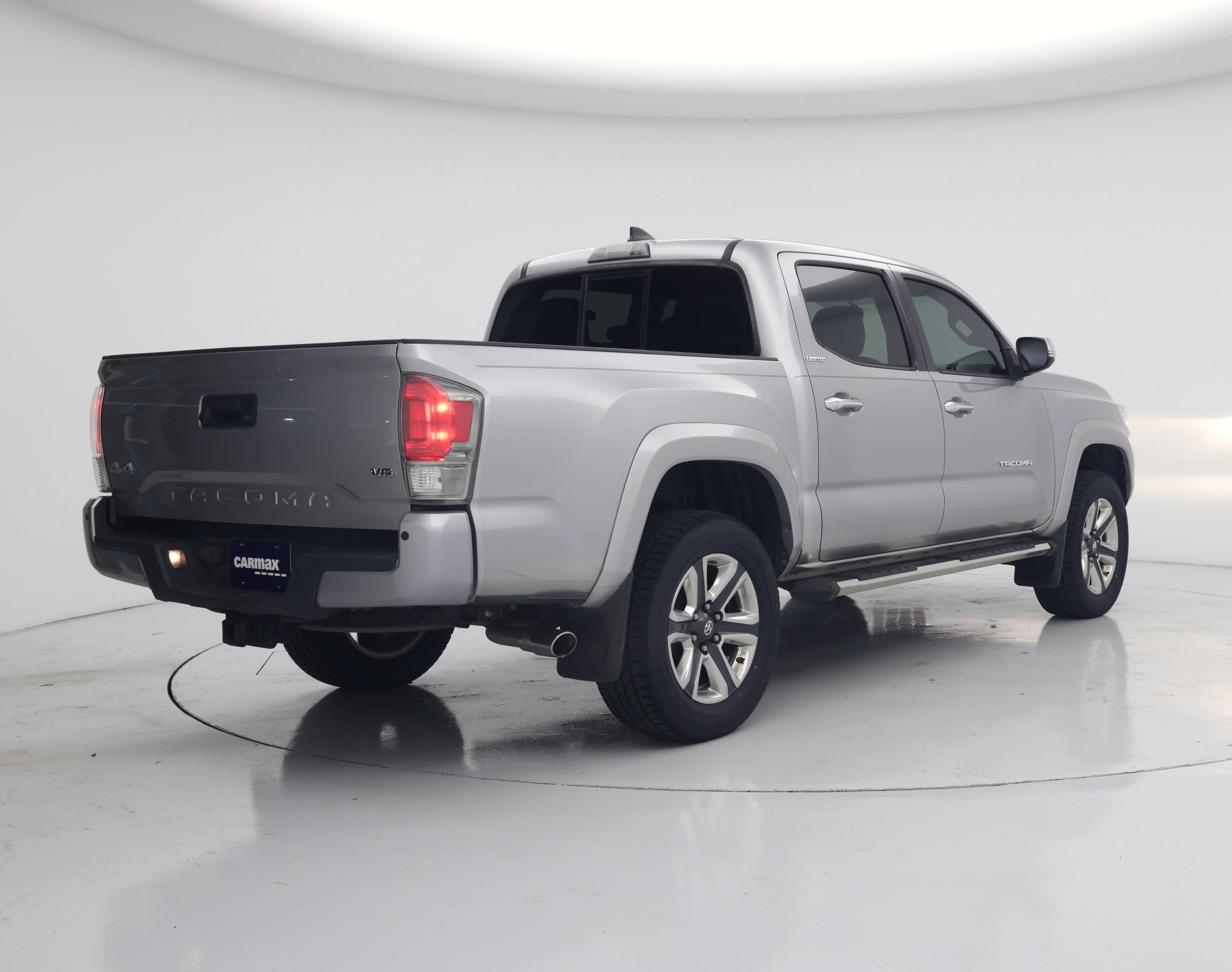 Thumbnail: 2016 Toyota Tacoma - 8