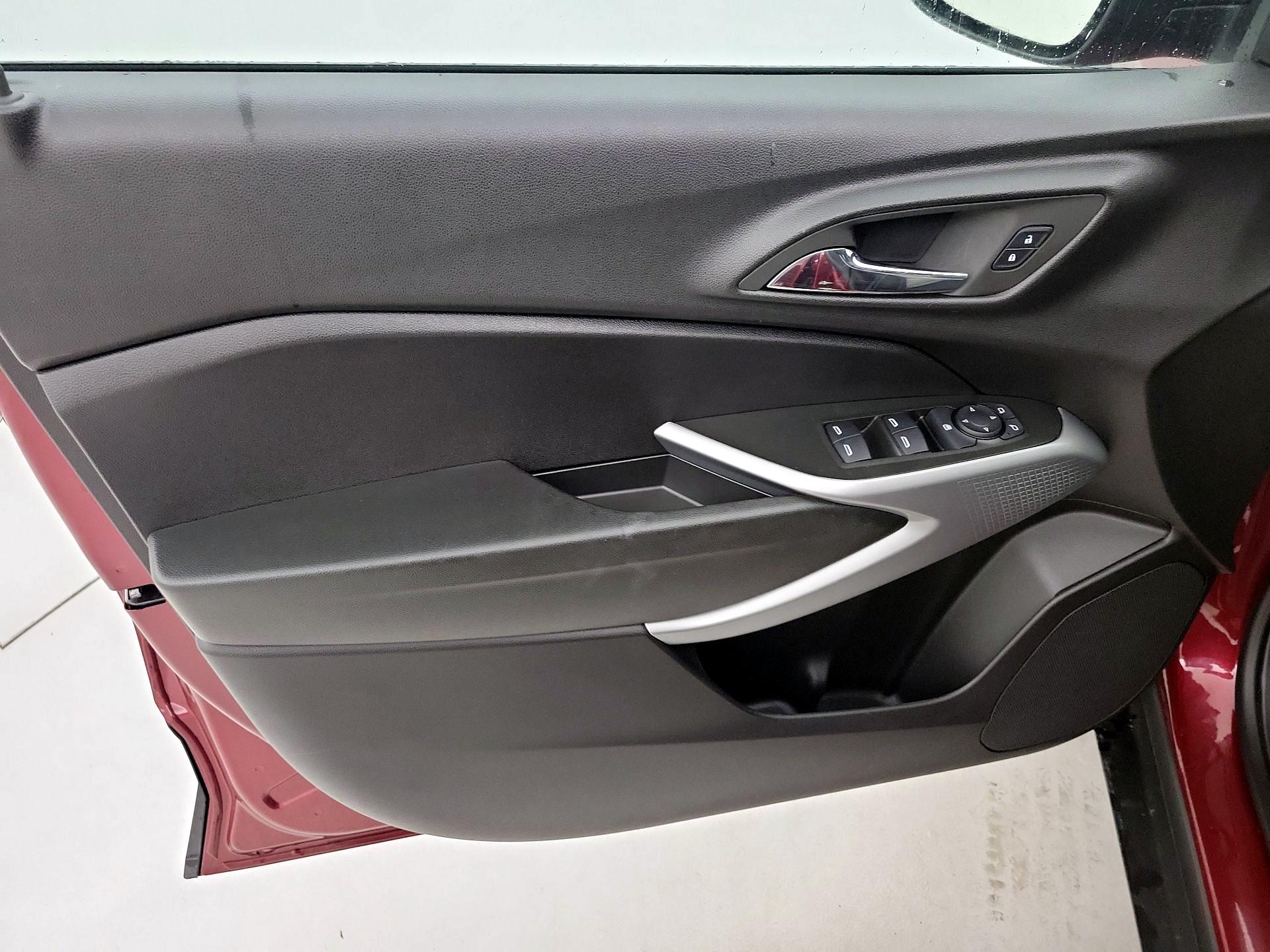 Thumbnail: 2025 Chevrolet Trax - 12