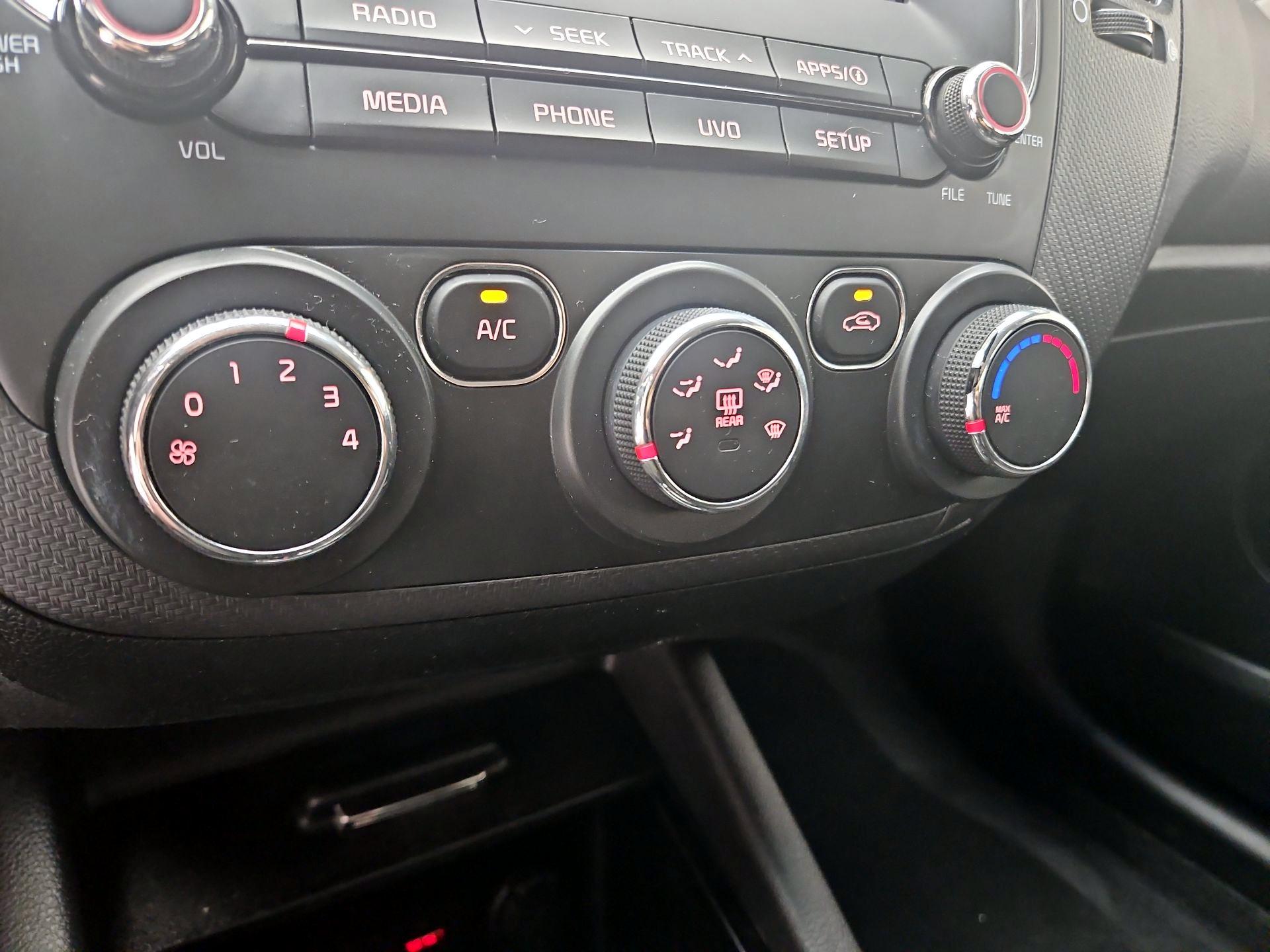 Thumbnail: 2018 Kia Forte - 16