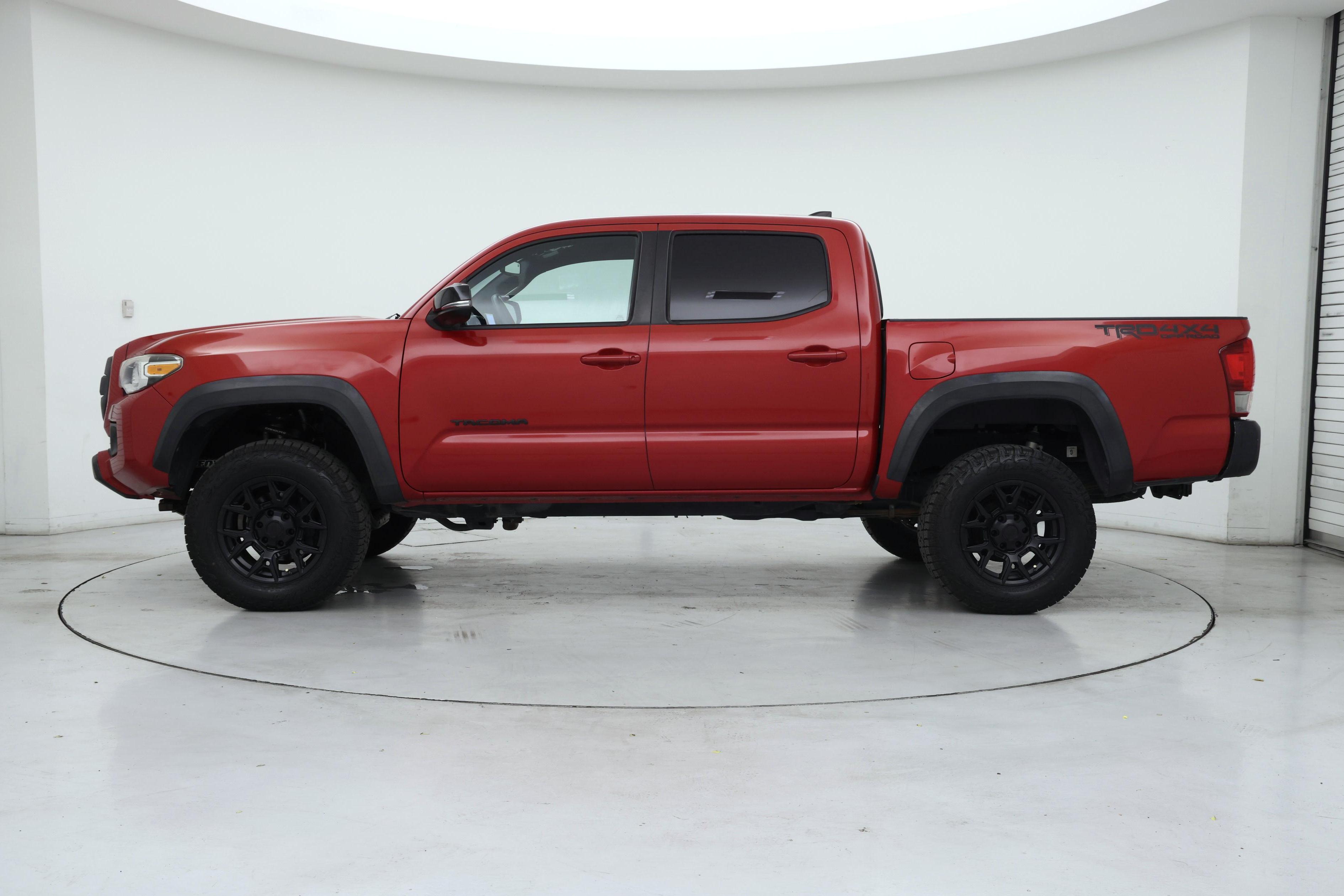 Thumbnail: 2017 Toyota Tacoma - 3