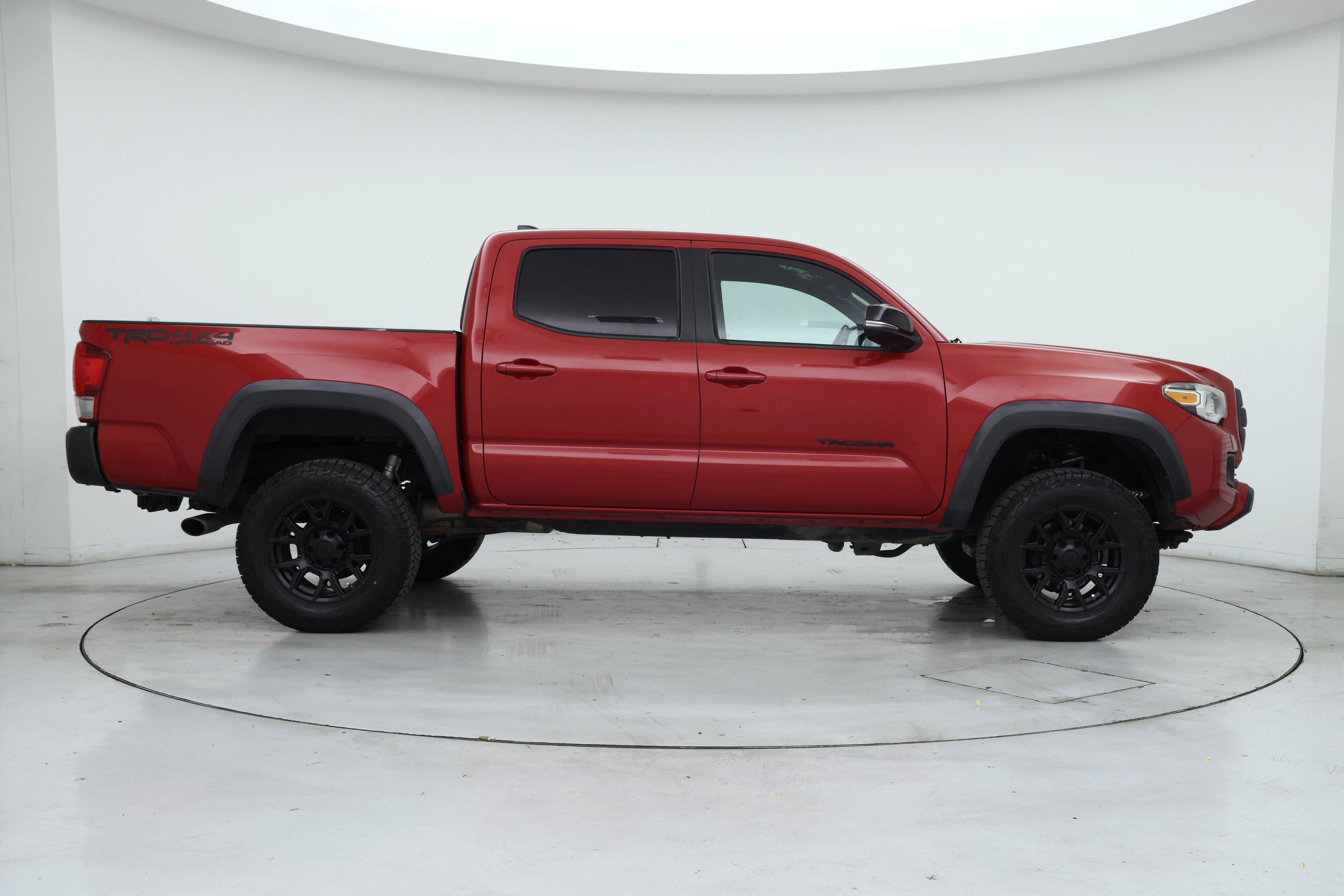 Thumbnail: 2017 Toyota Tacoma - 7