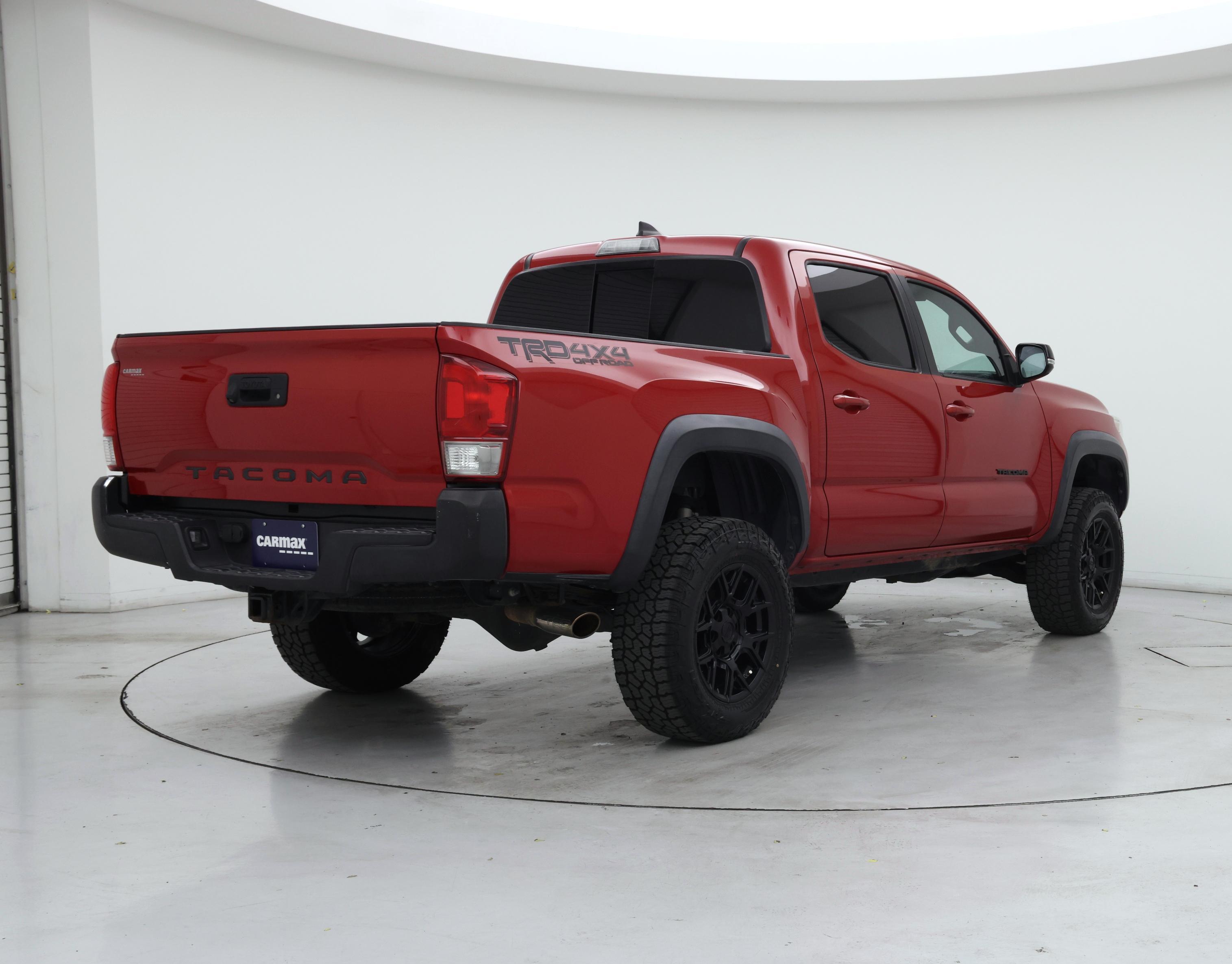 Thumbnail: 2017 Toyota Tacoma - 8