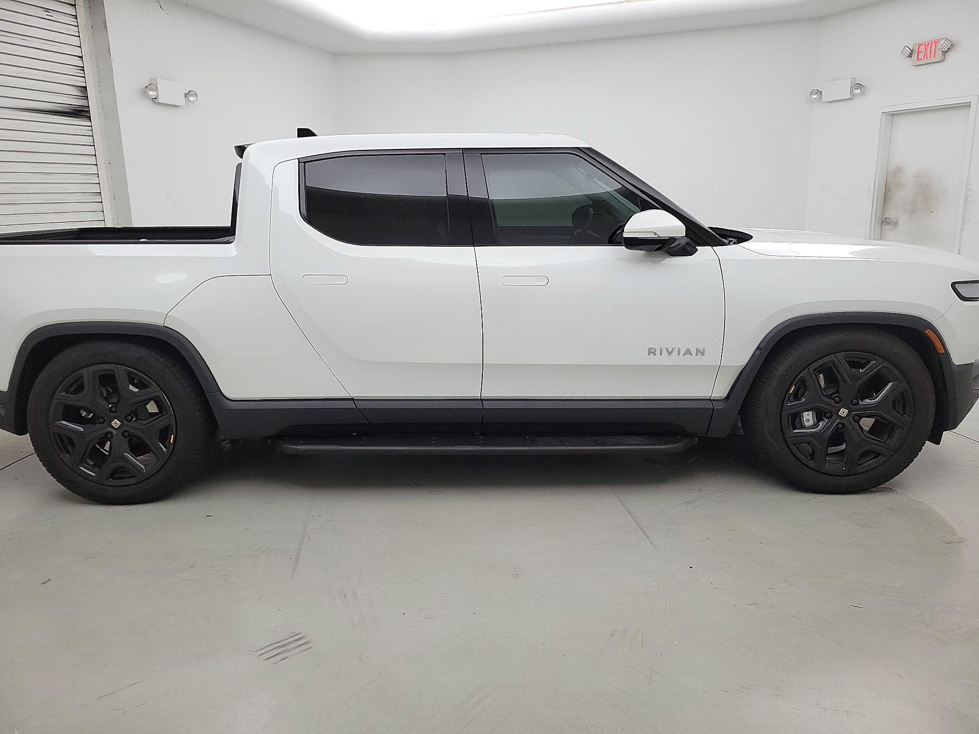 Thumbnail: 2023 Rivian R1T - 4