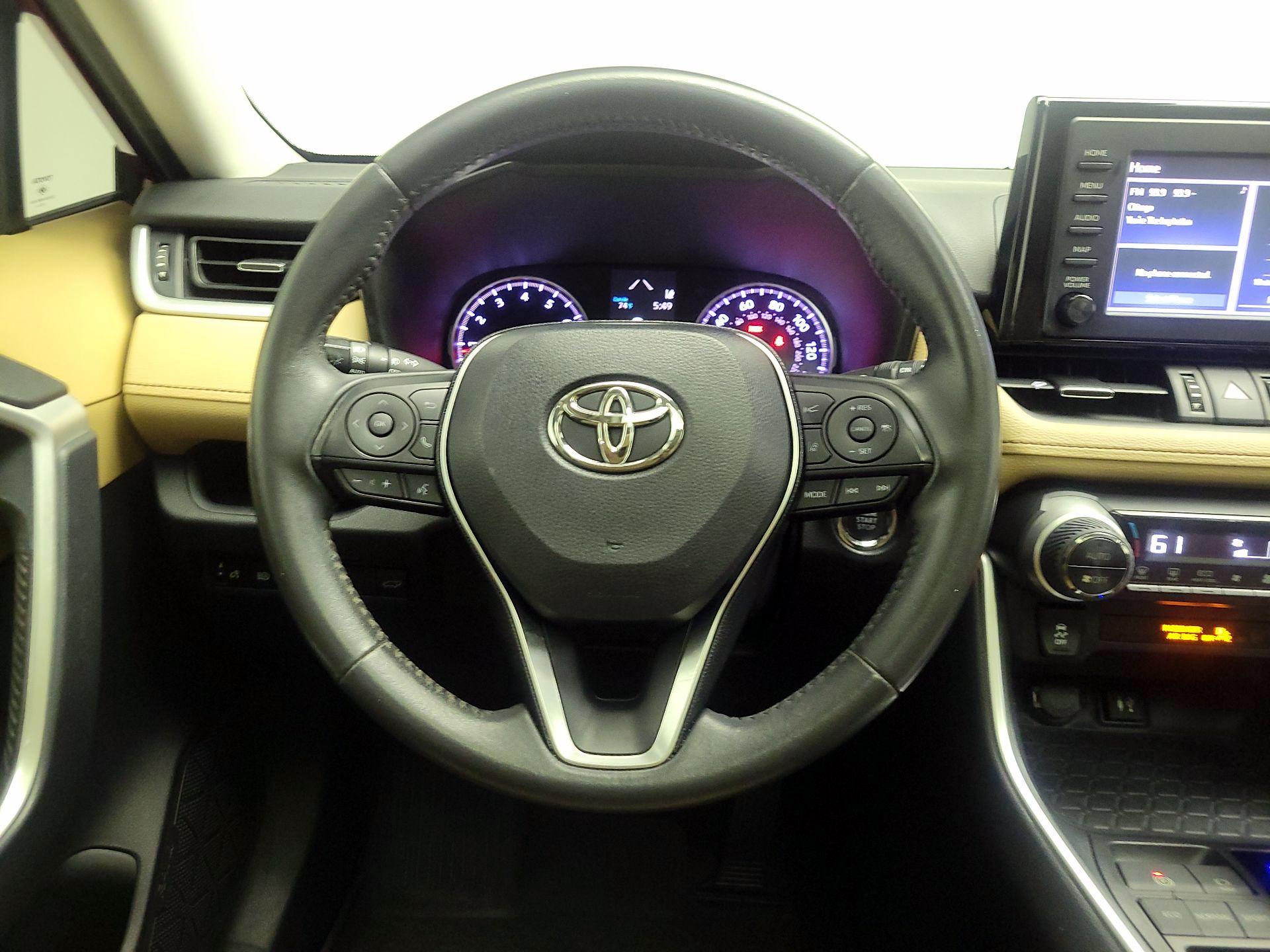 Thumbnail: 2019 Toyota RAV4 - 10