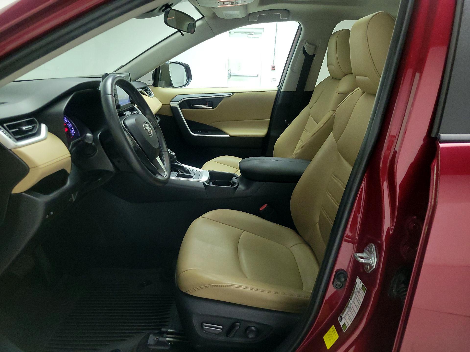 Thumbnail: 2019 Toyota RAV4 - 11