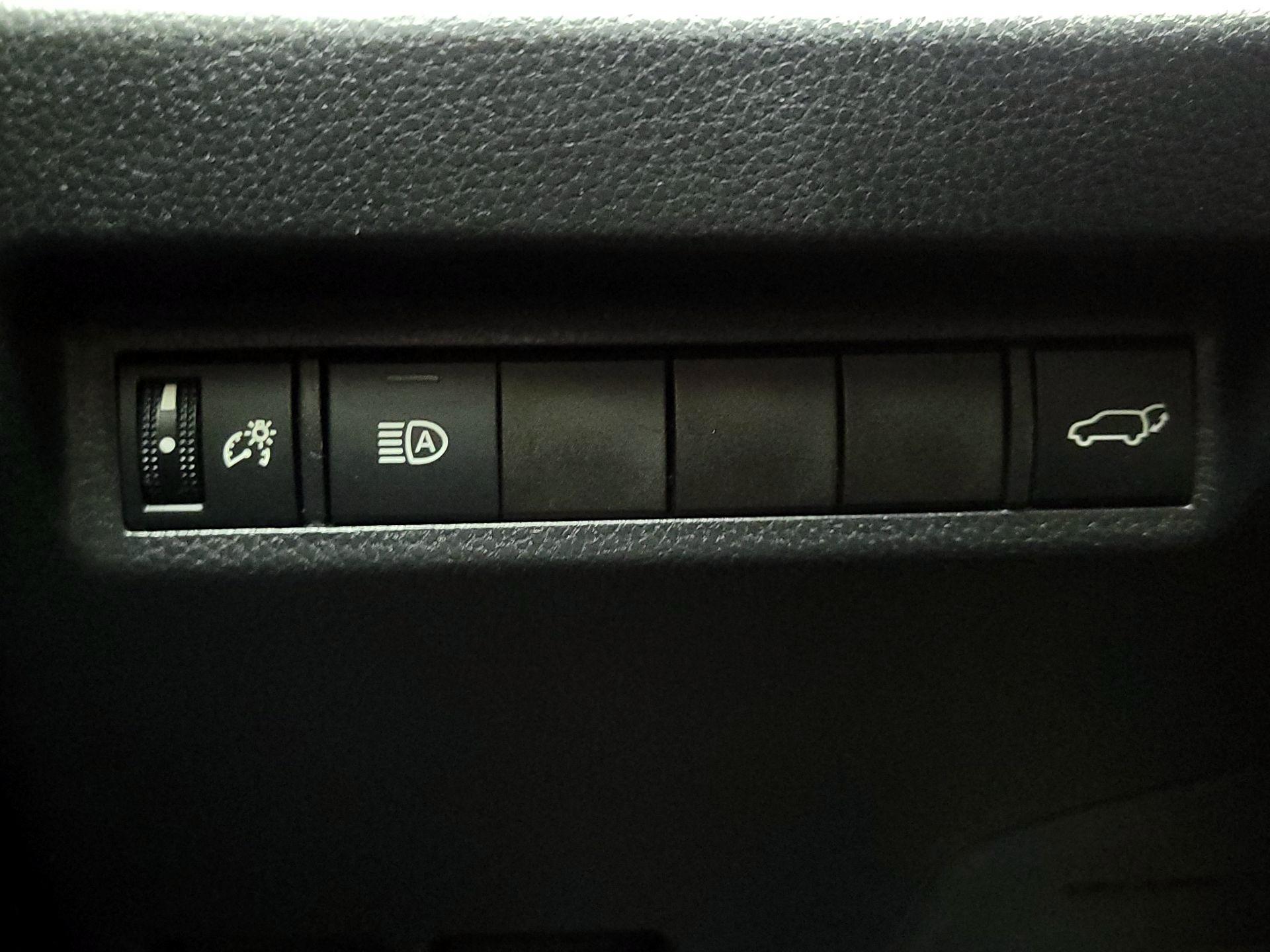 Thumbnail: 2019 Toyota RAV4 - 13