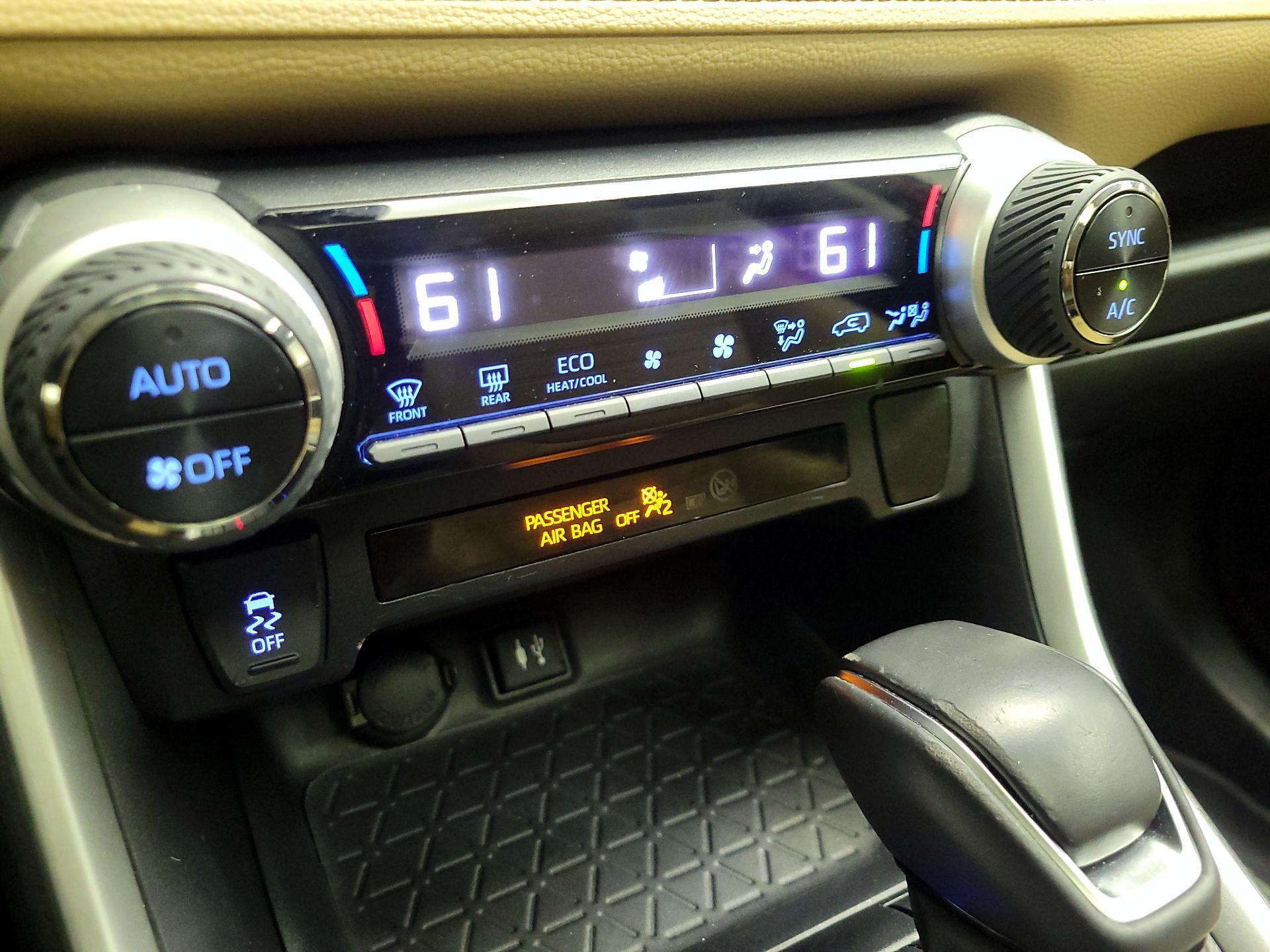 Thumbnail: 2019 Toyota RAV4 - 16