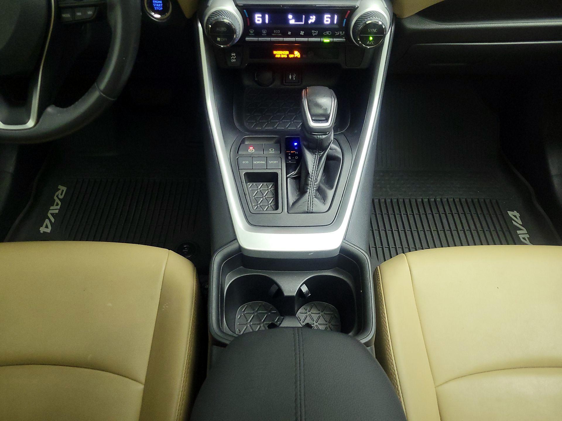 Thumbnail: 2019 Toyota RAV4 - 17