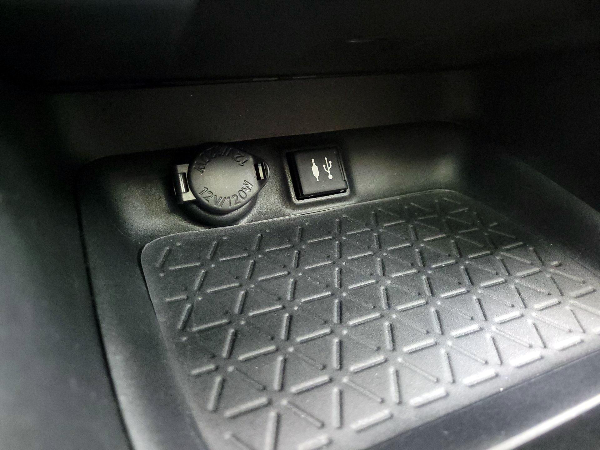 Thumbnail: 2019 Toyota RAV4 - 18