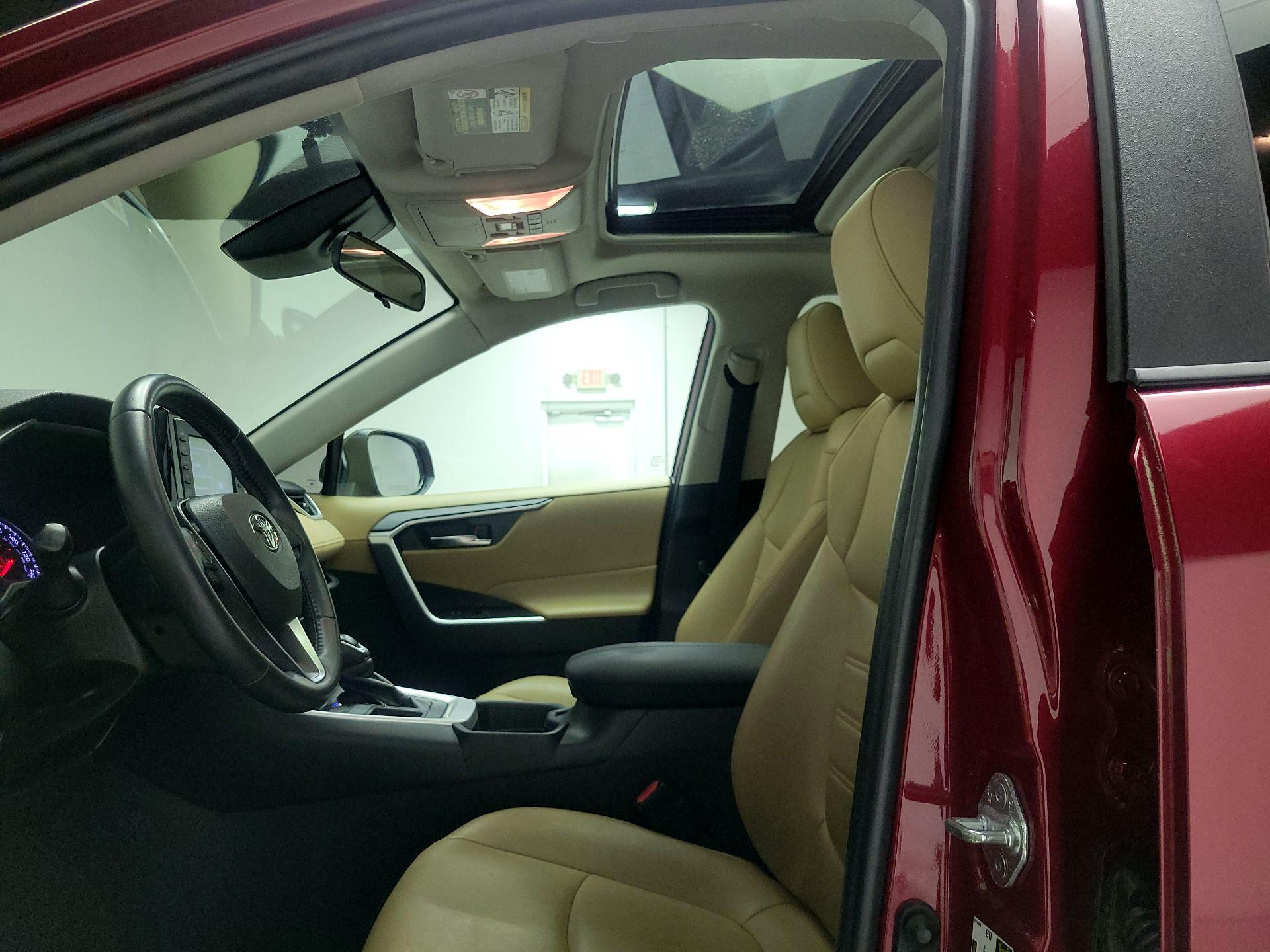 Thumbnail: 2019 Toyota RAV4 - 19