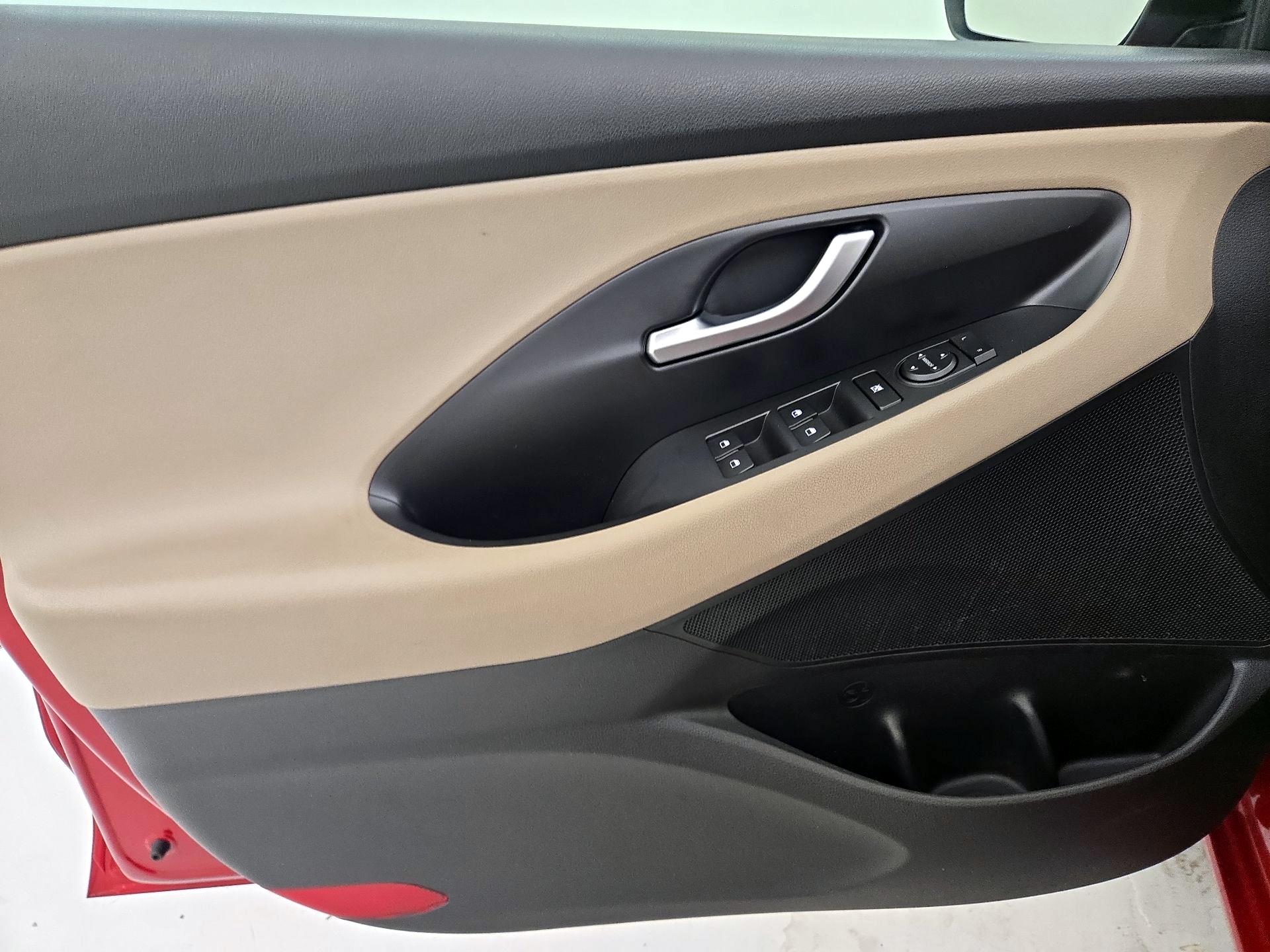 Thumbnail: 2018 Hyundai Elantra - 12