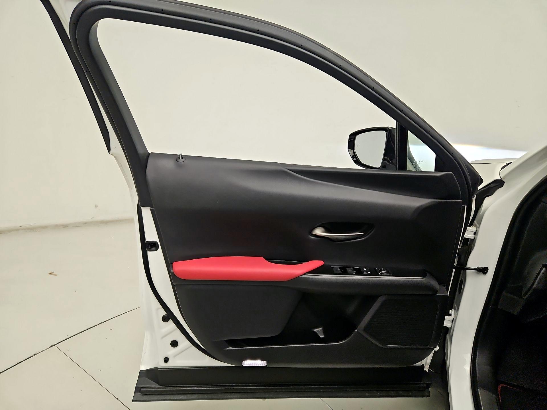 Thumbnail: 2021 Lexus UX - 12