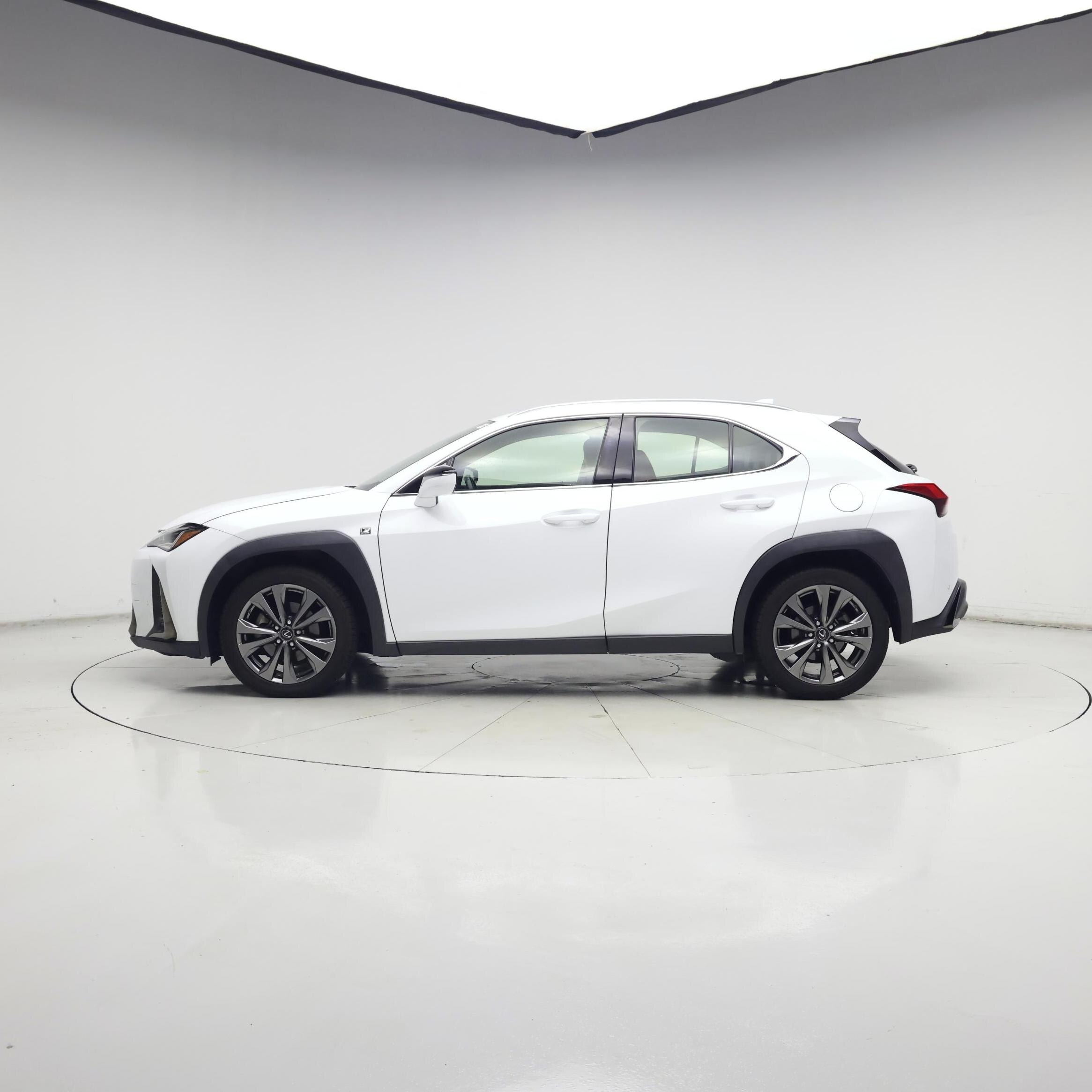 Thumbnail: 2021 Lexus UX - 3