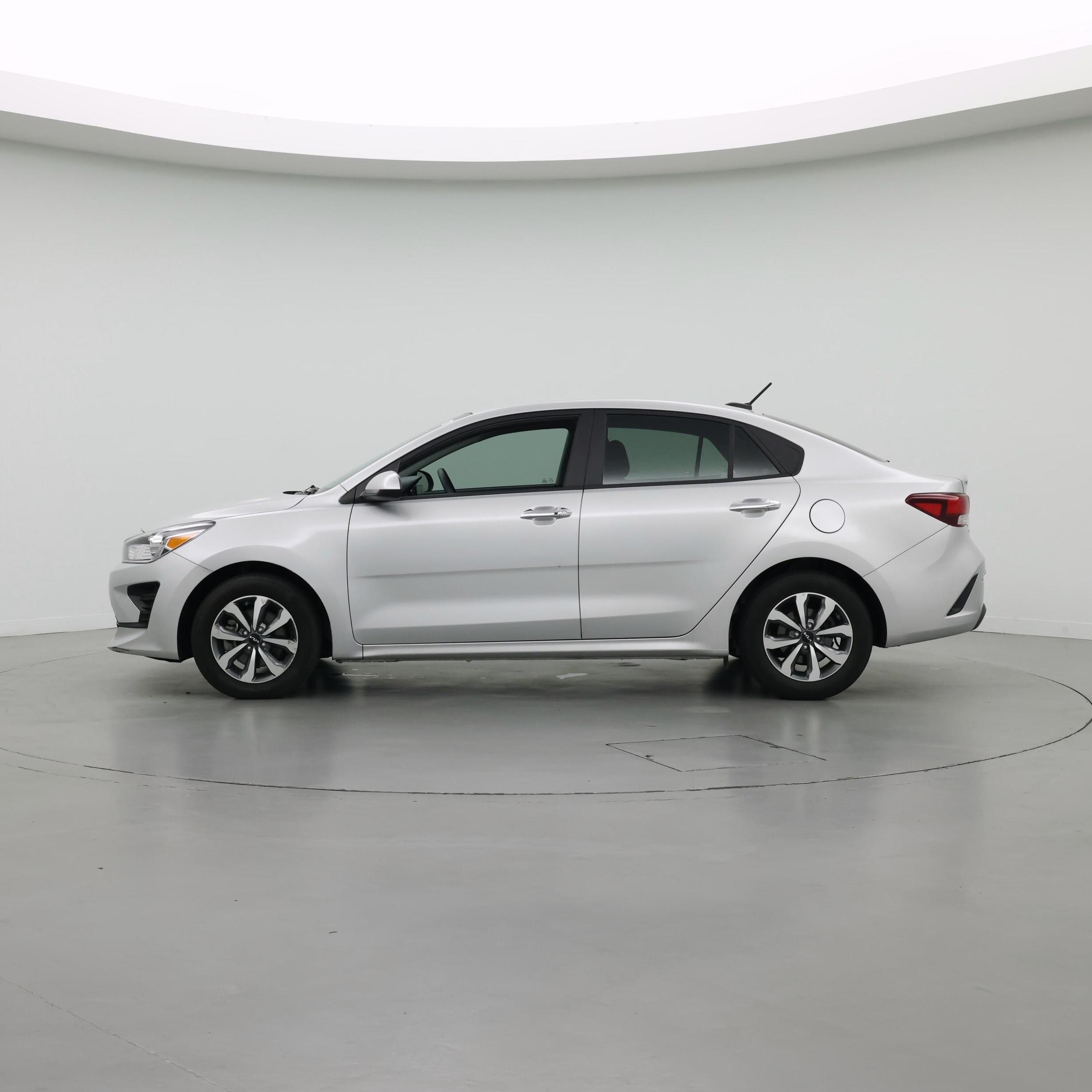 Thumbnail: 2023 Kia Rio - 3