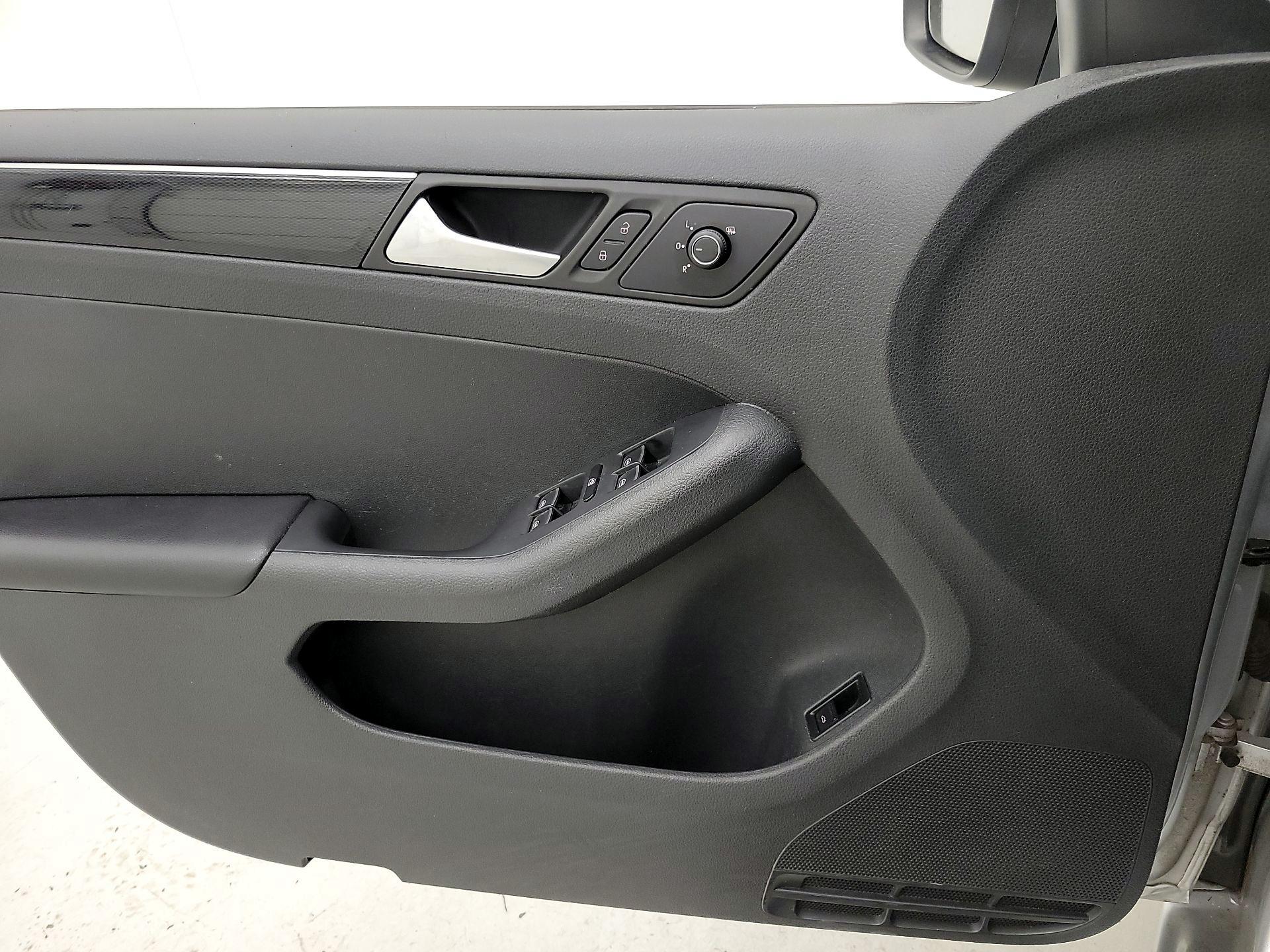 Thumbnail: 2016 Volkswagen Jetta - 12
