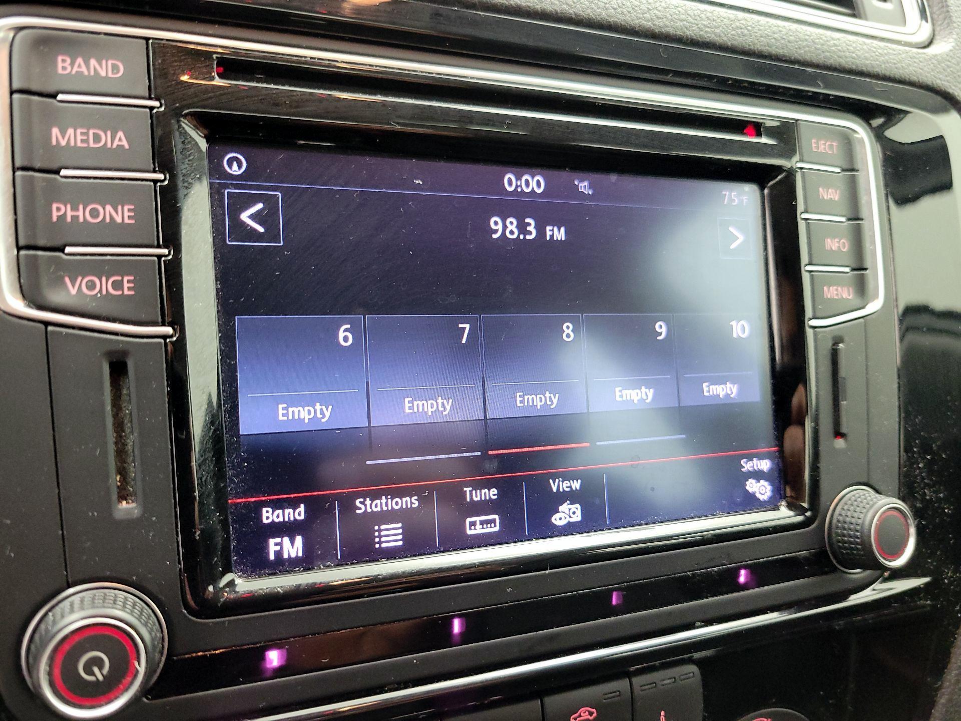 Thumbnail: 2016 Volkswagen Jetta - 16