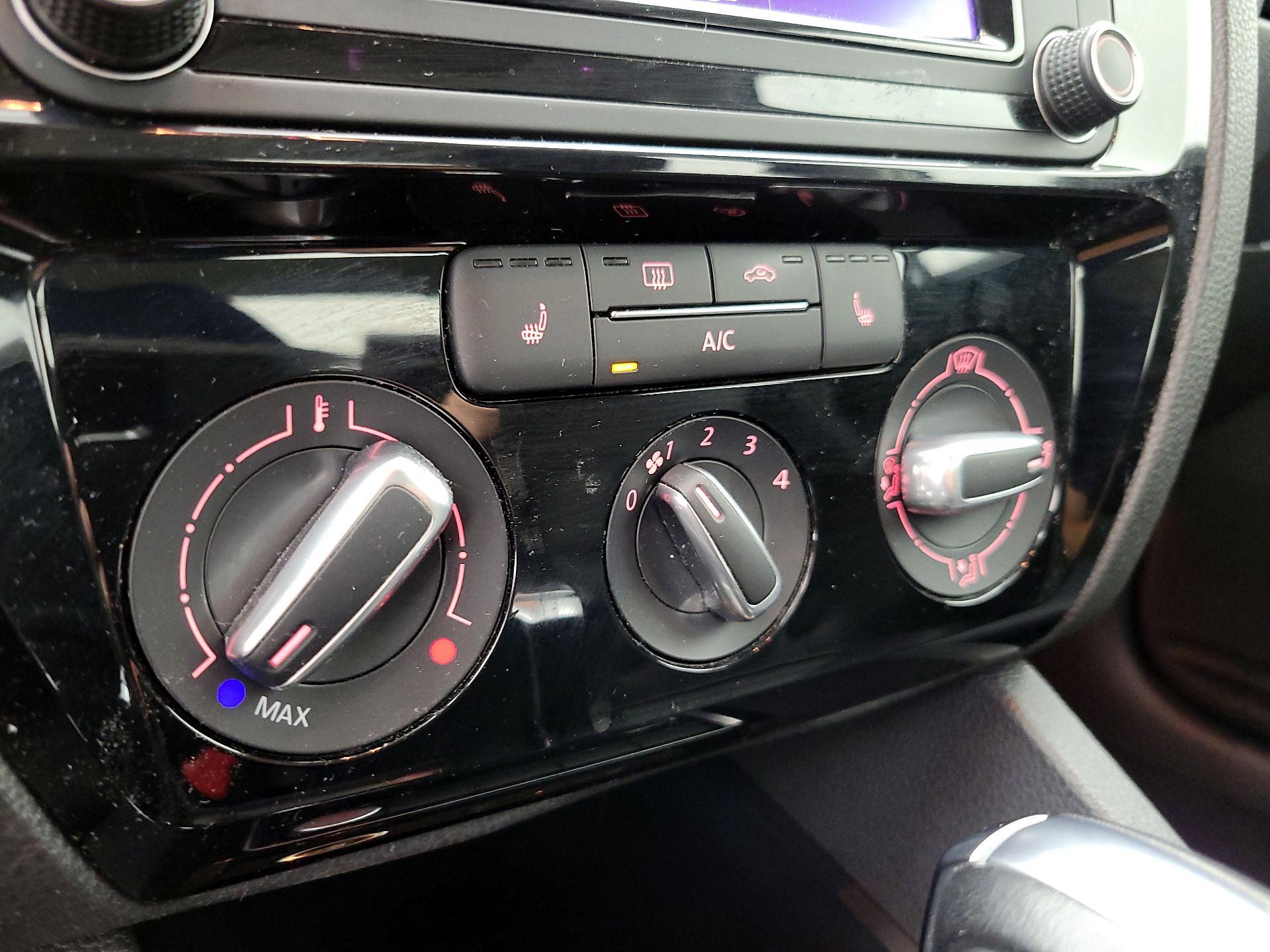 Thumbnail: 2016 Volkswagen Jetta - 17