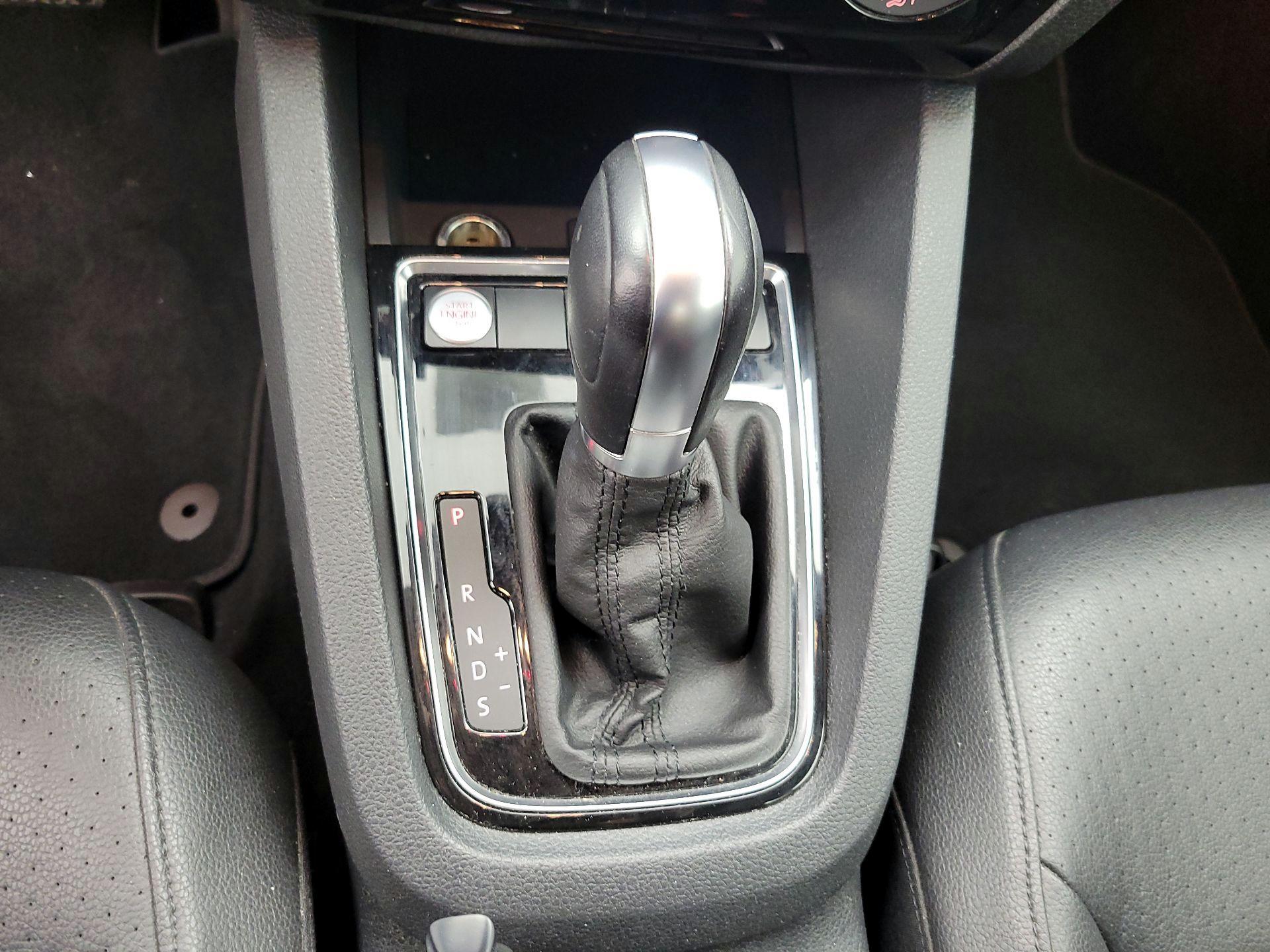 Thumbnail: 2016 Volkswagen Jetta - 18