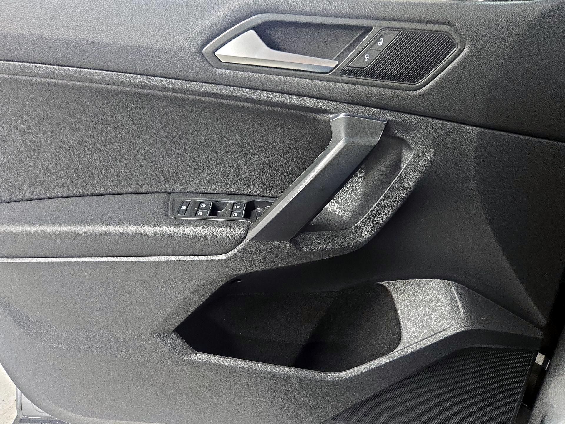 Thumbnail: 2021 Volkswagen Tiguan - 12