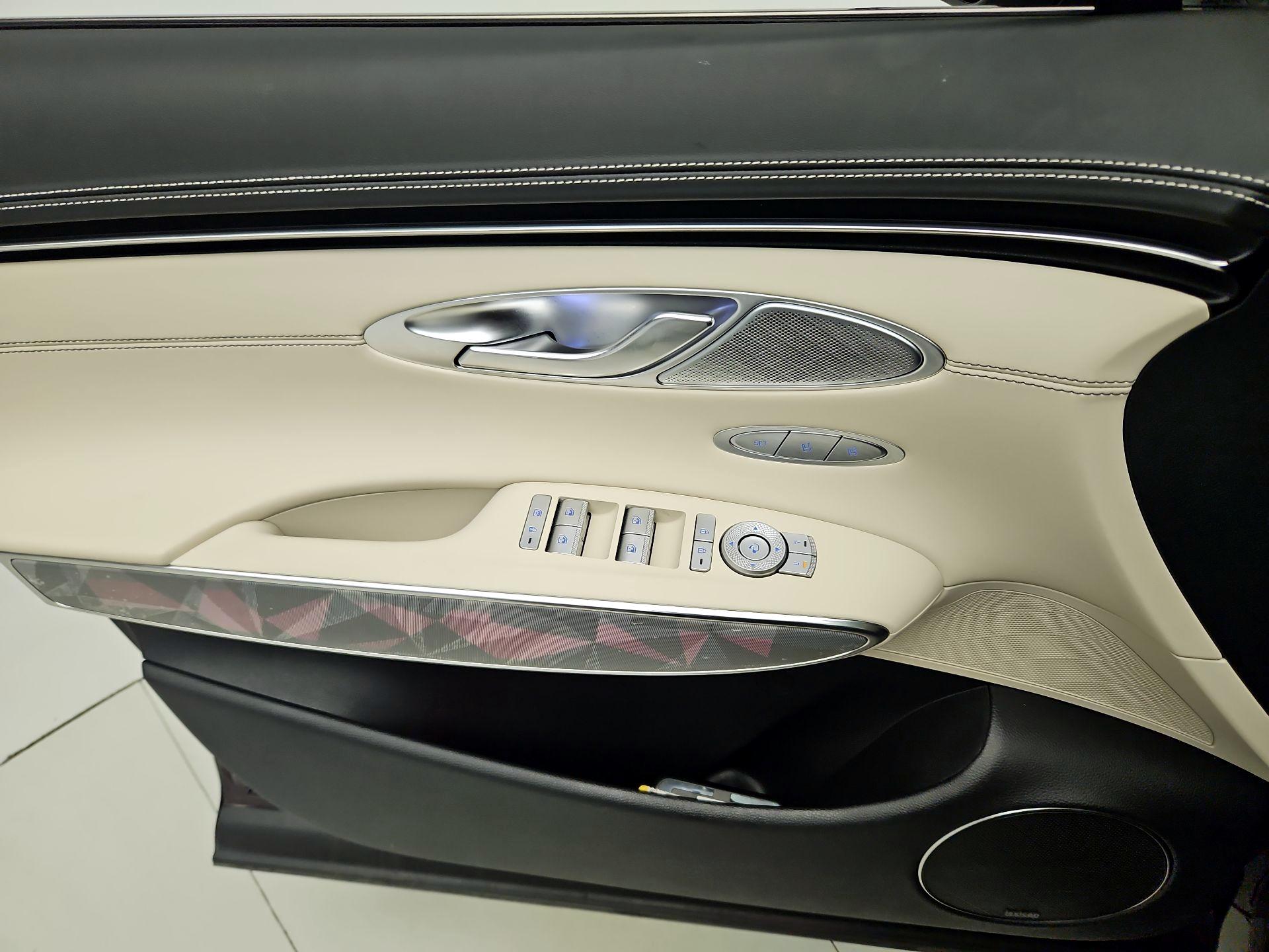 Thumbnail: 2022 Genesis GV70 - 12