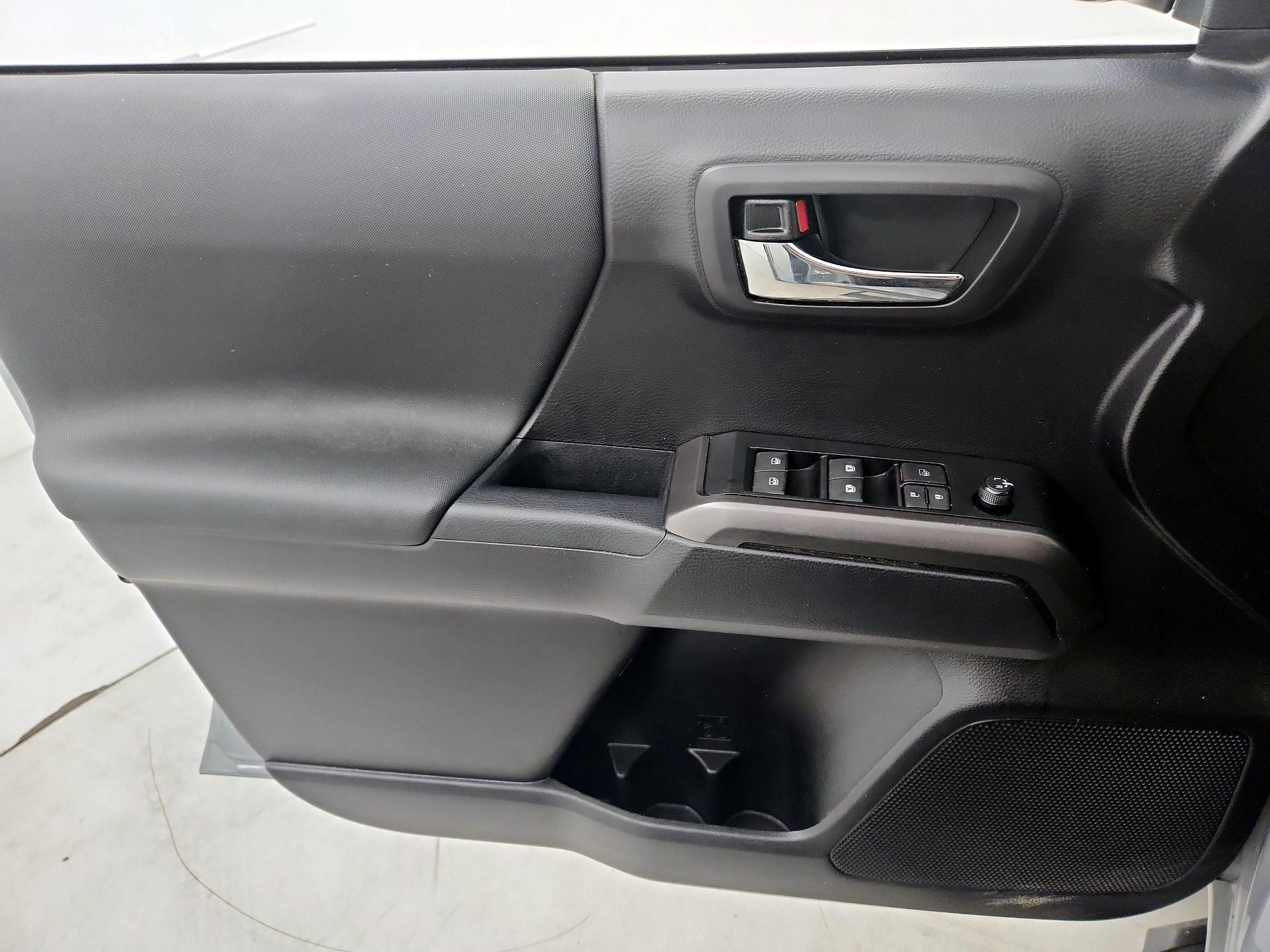 Thumbnail: 2021 Toyota Tacoma - 10