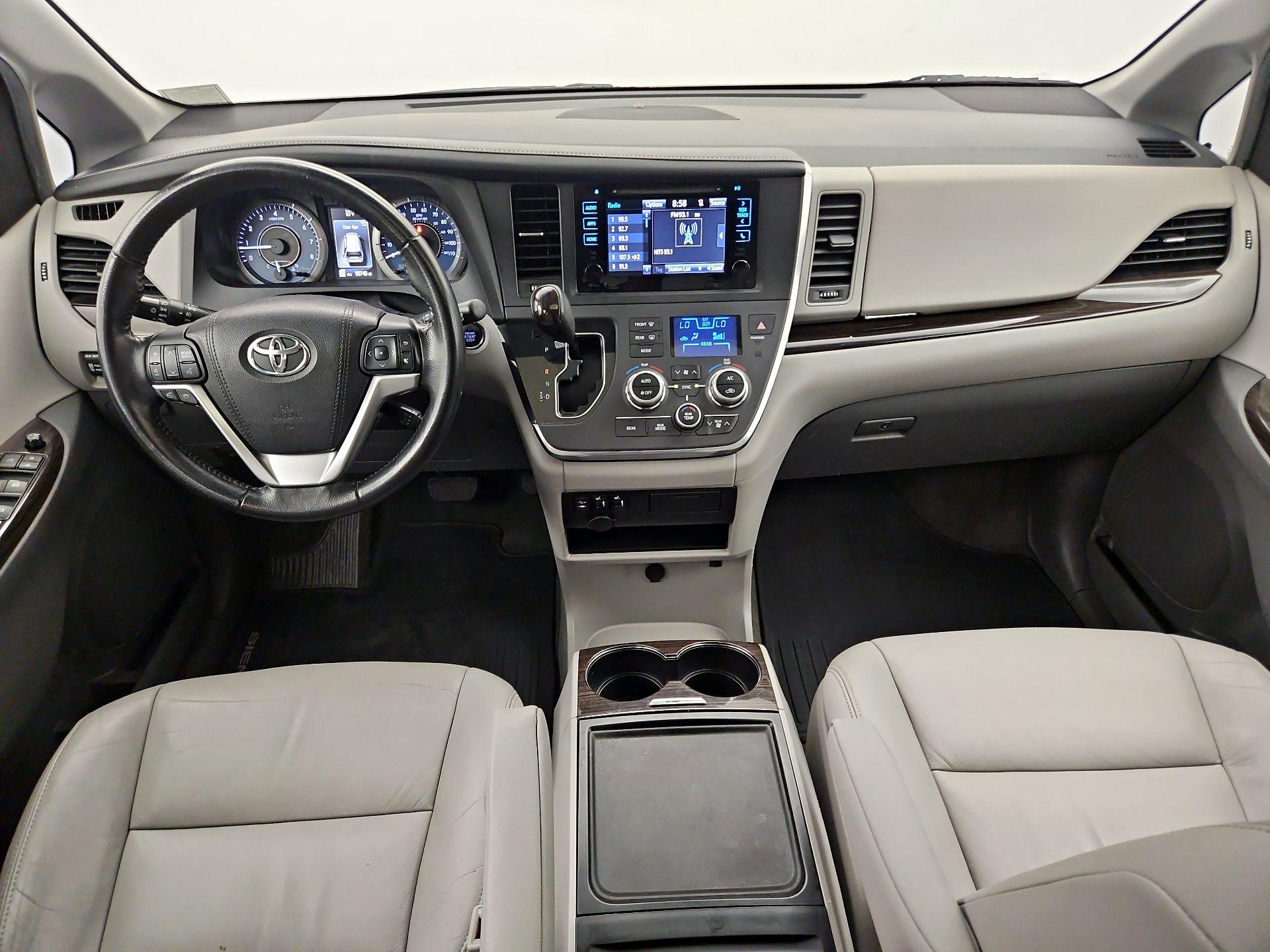 Thumbnail: 2015 Toyota Sienna - 9