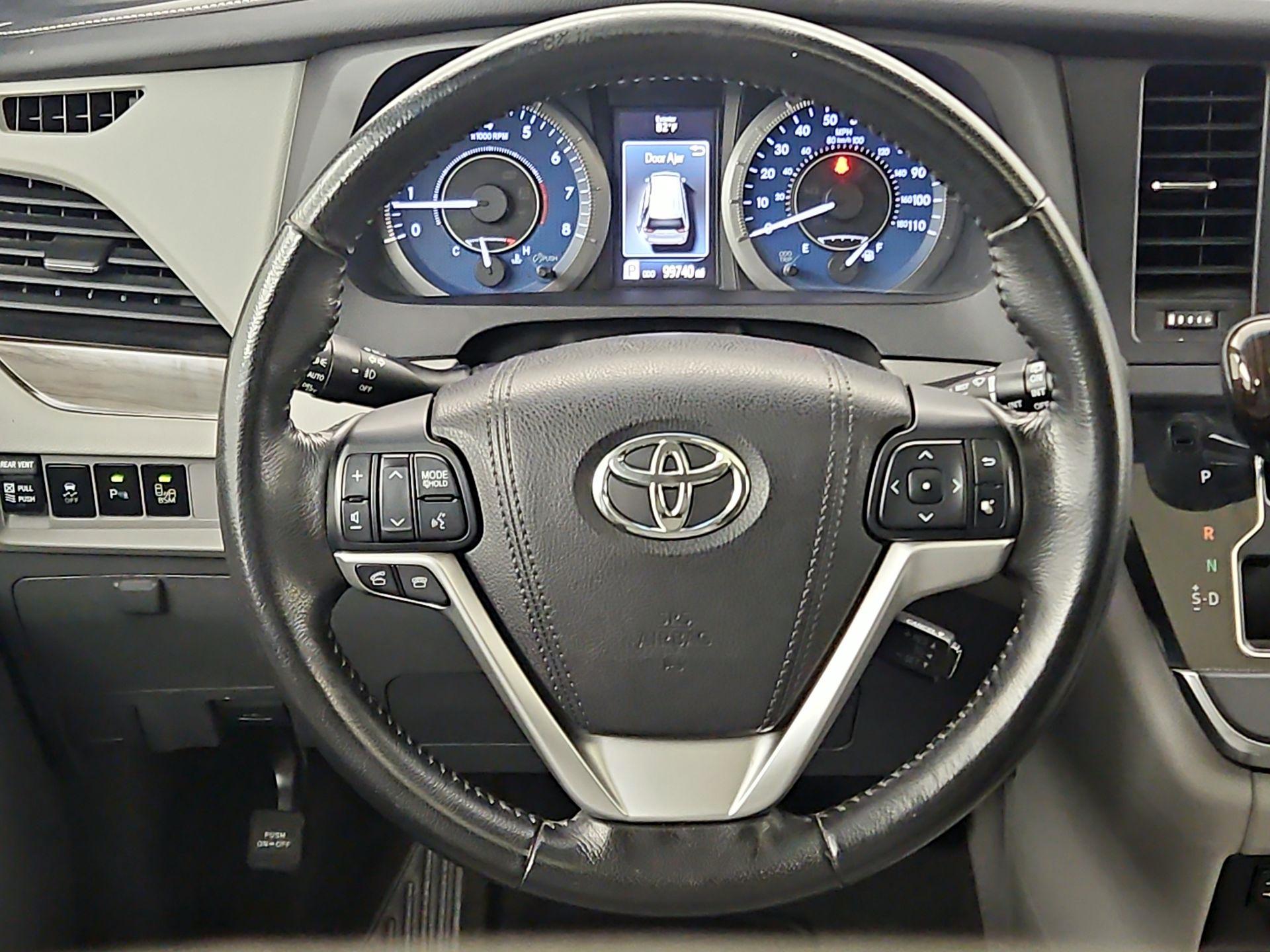 Thumbnail: 2015 Toyota Sienna - 10