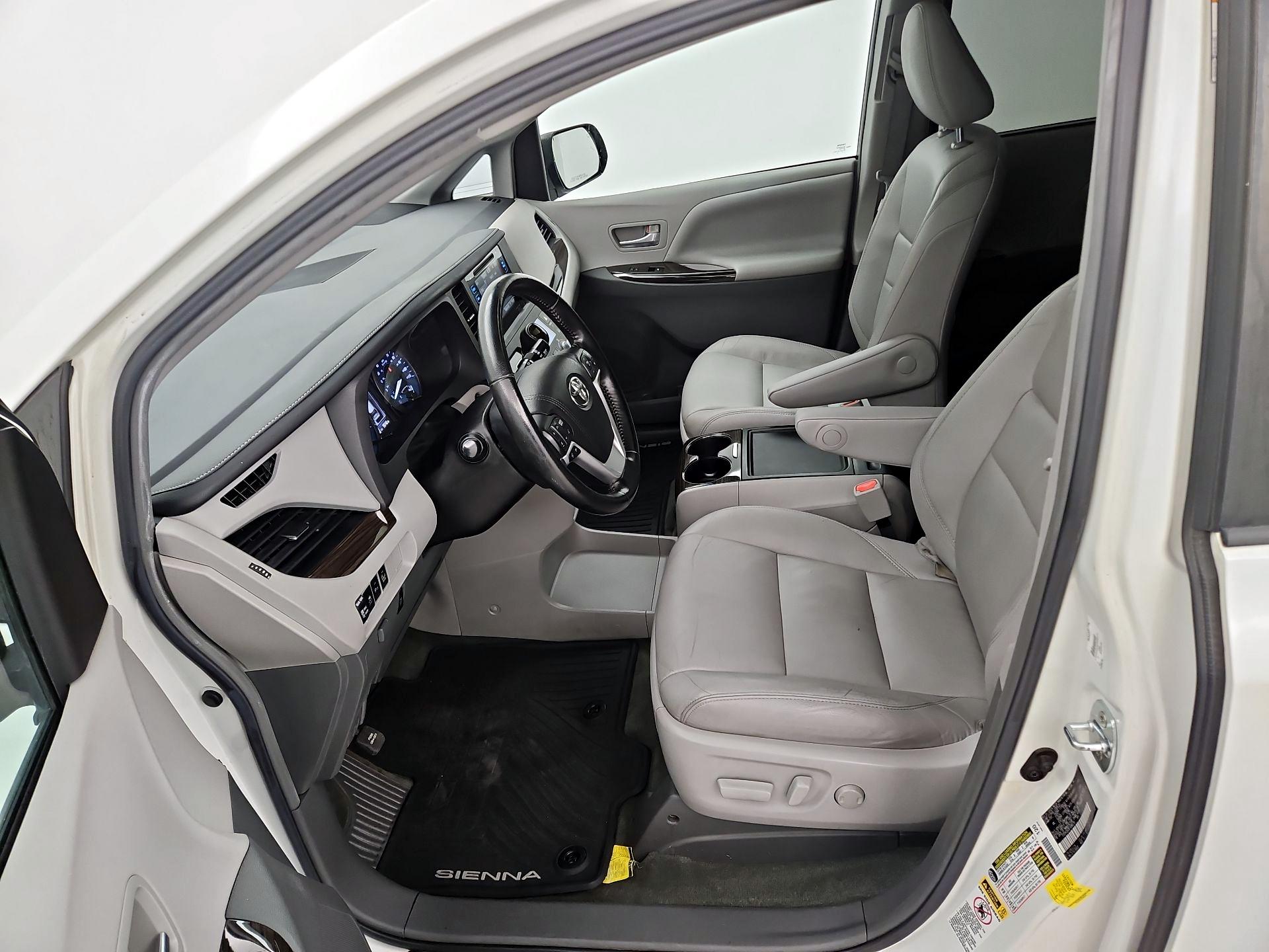 Thumbnail: 2015 Toyota Sienna - 11