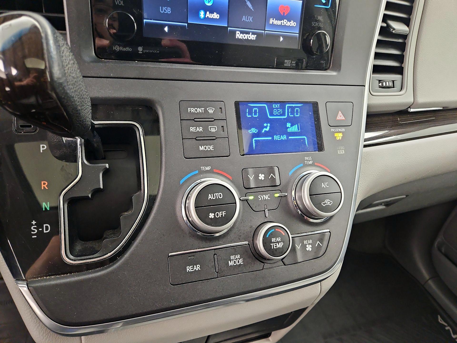 Thumbnail: 2015 Toyota Sienna - 16