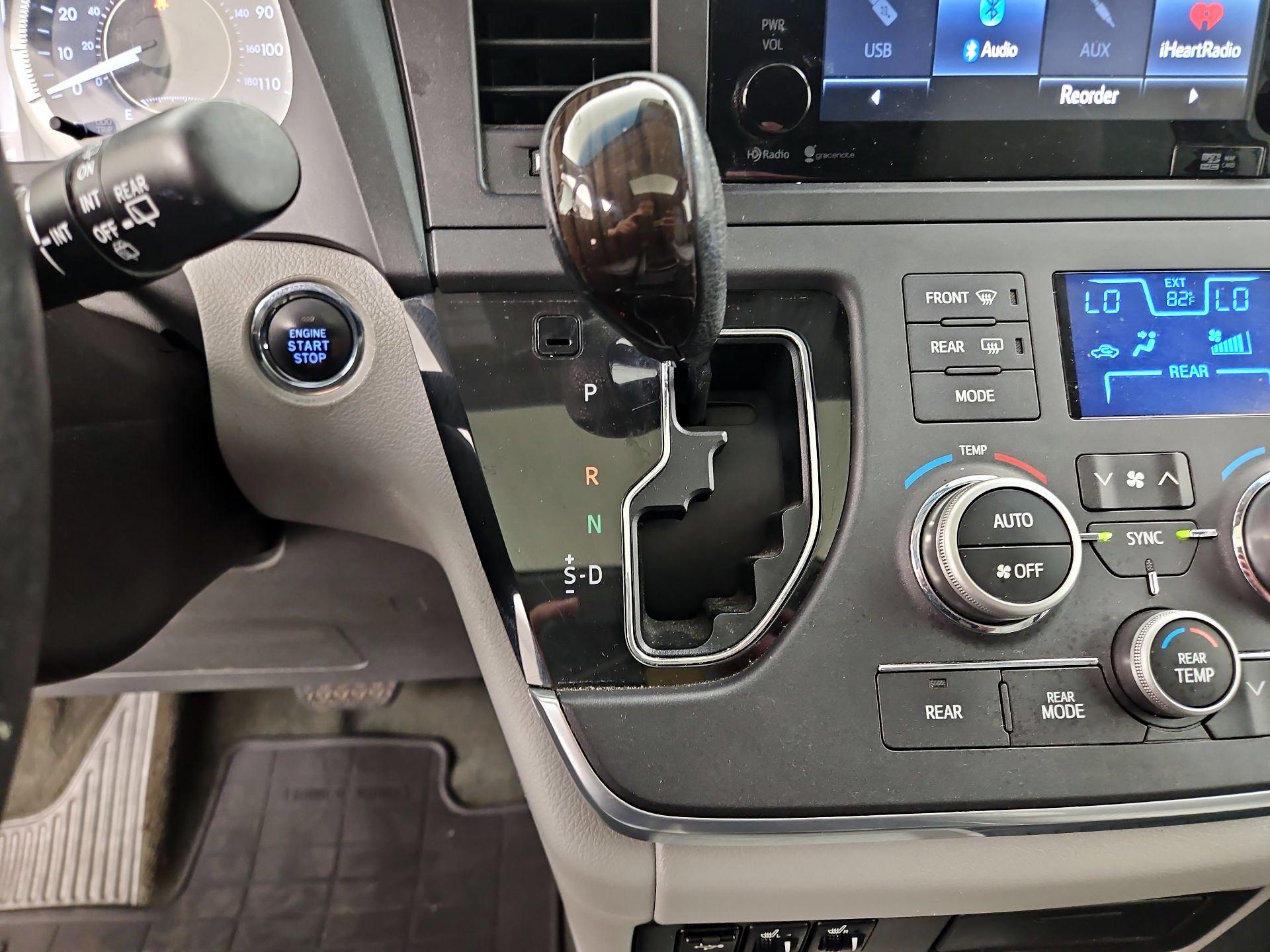 Thumbnail: 2015 Toyota Sienna - 17