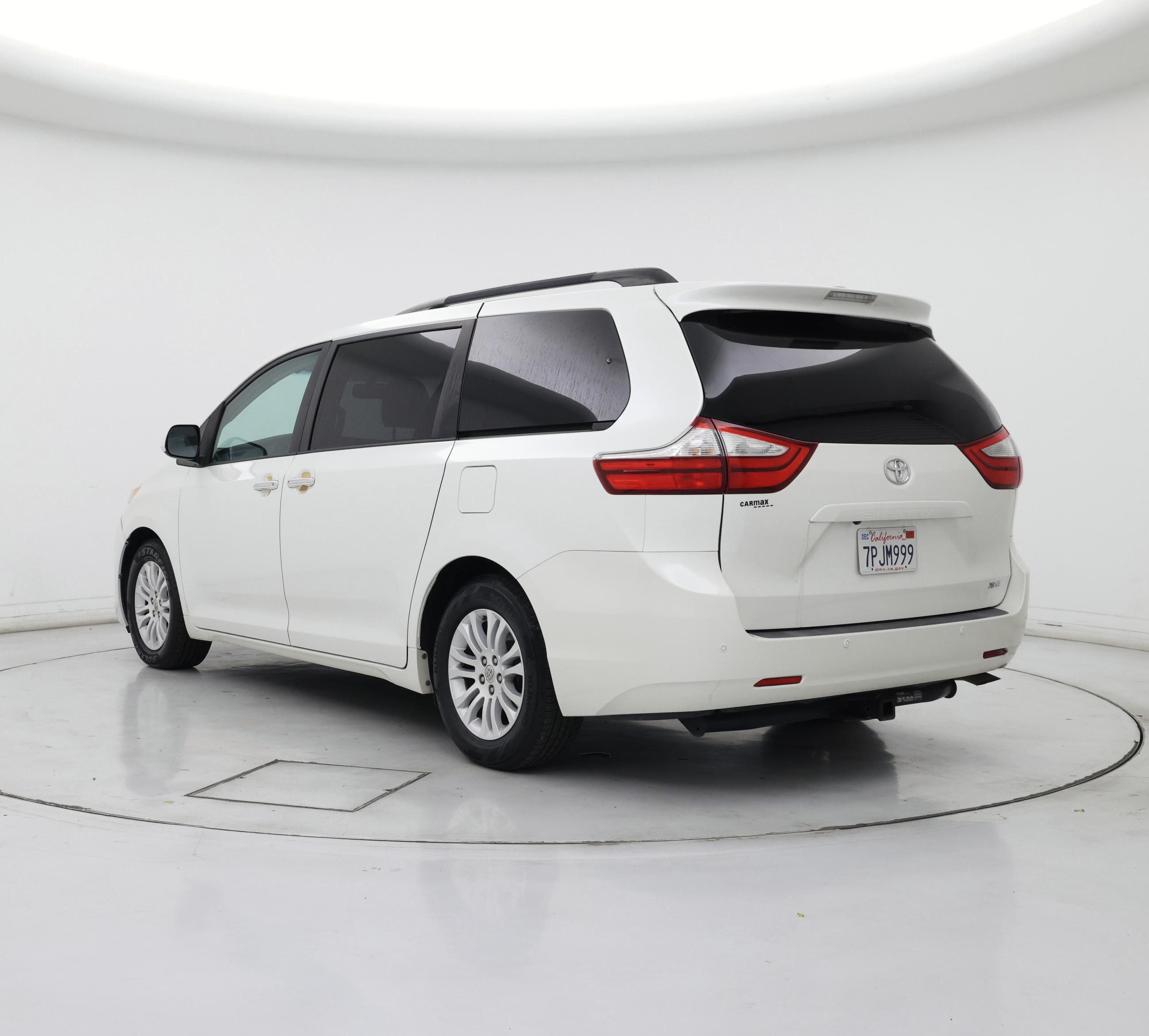 Thumbnail: 2015 Toyota Sienna - 2