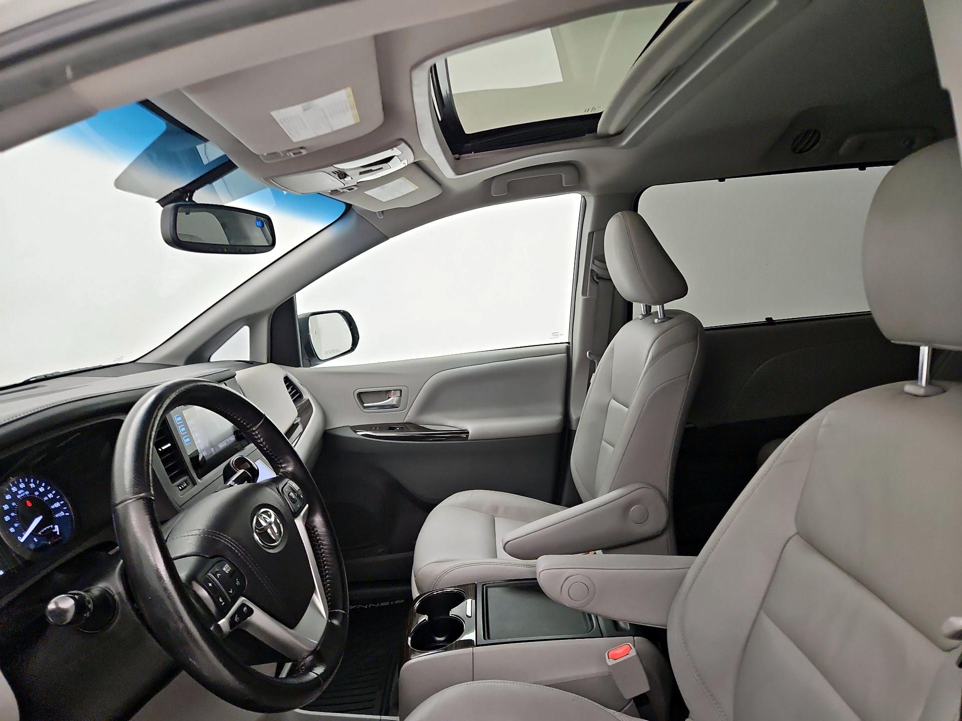 Thumbnail: 2015 Toyota Sienna - 19