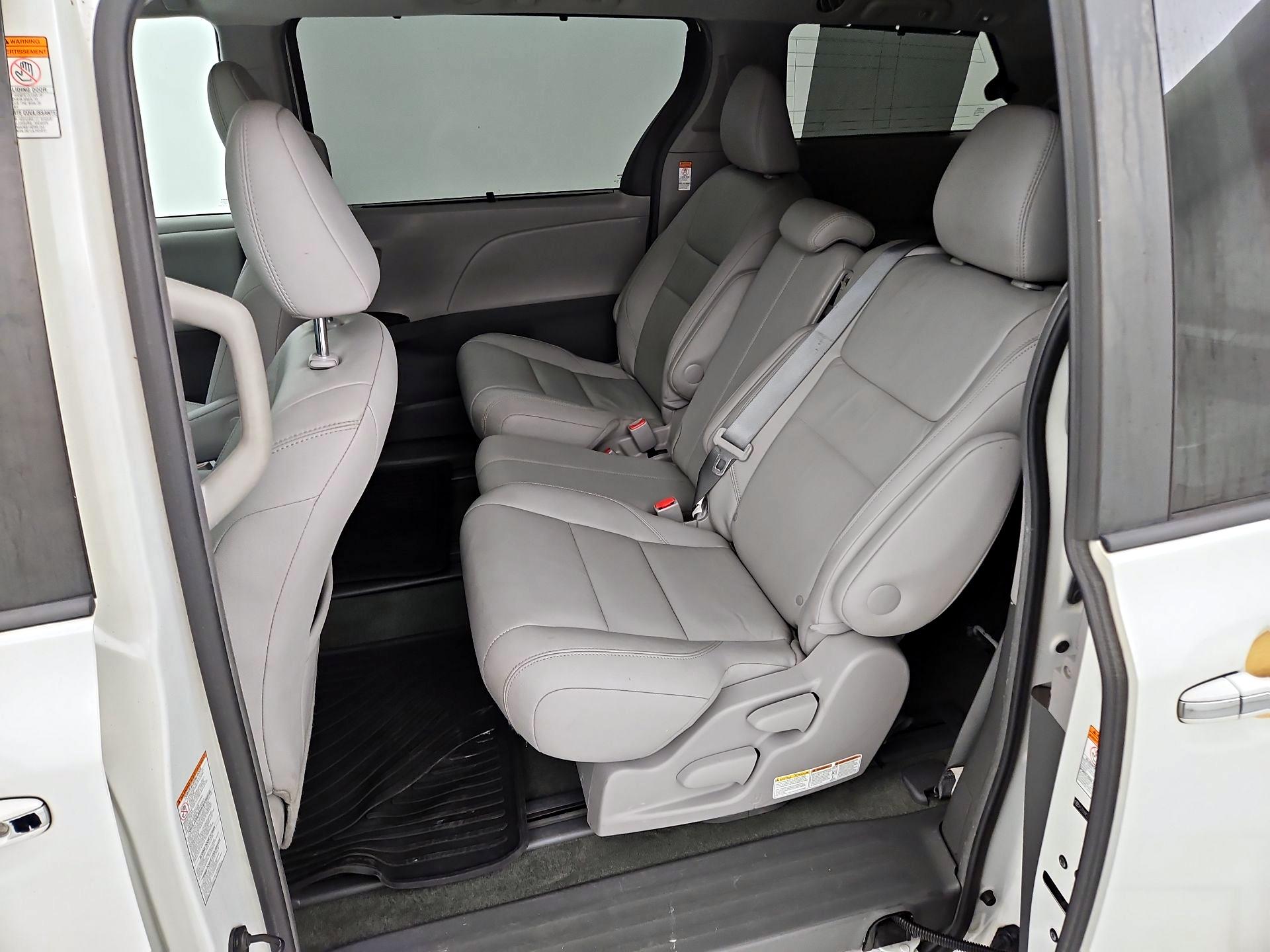 Thumbnail: 2015 Toyota Sienna - 20