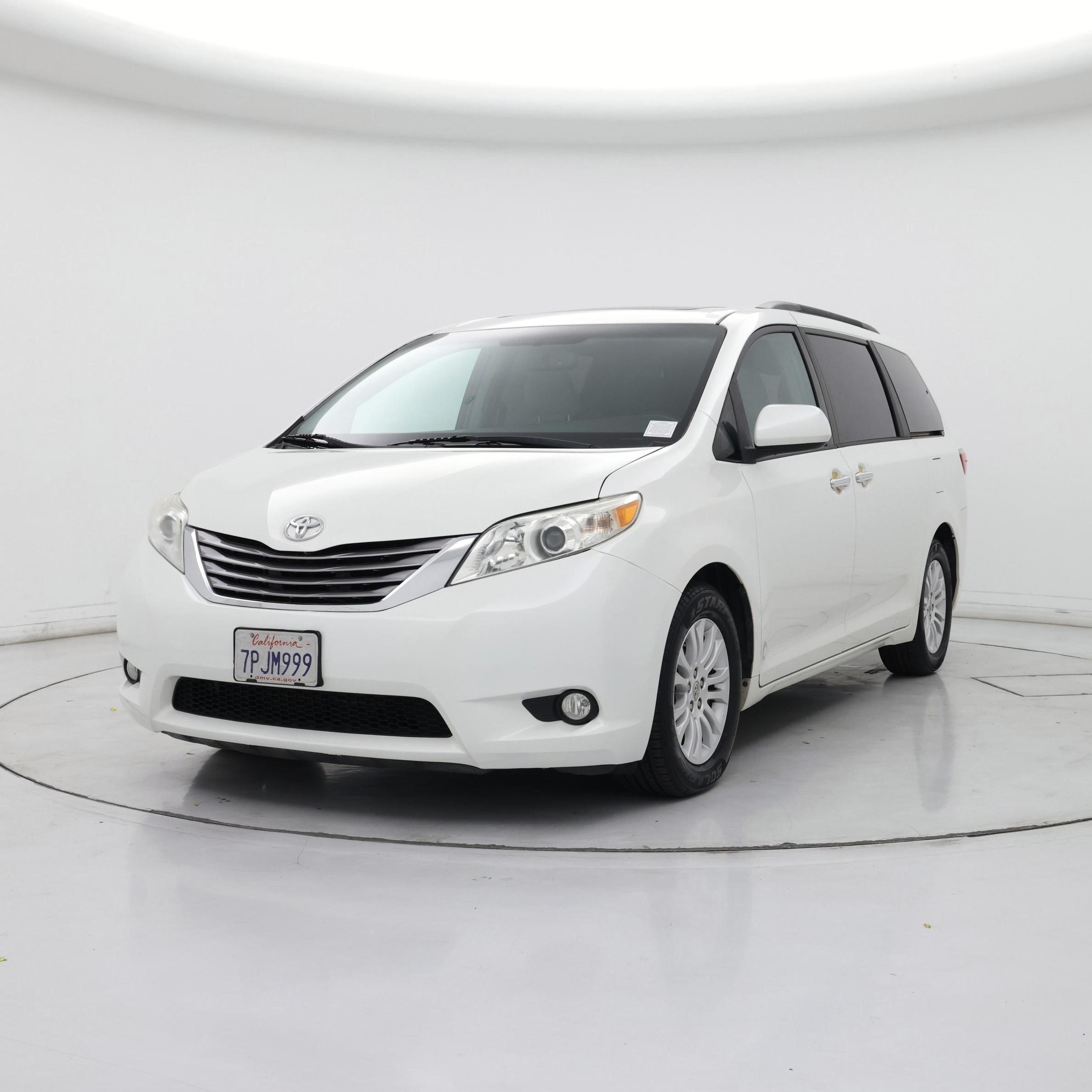 Thumbnail: 2015 Toyota Sienna - 4