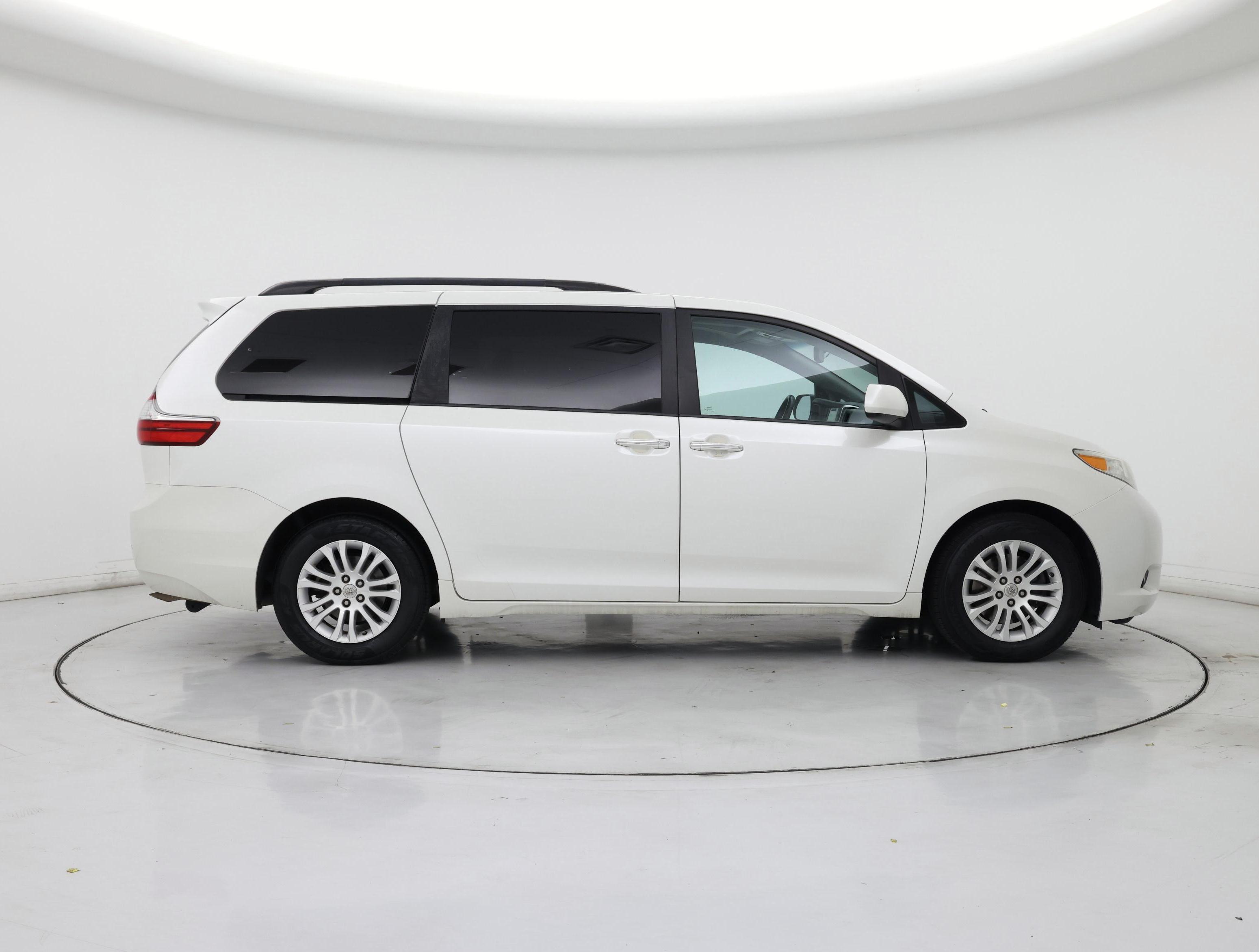 Thumbnail: 2015 Toyota Sienna - 7
