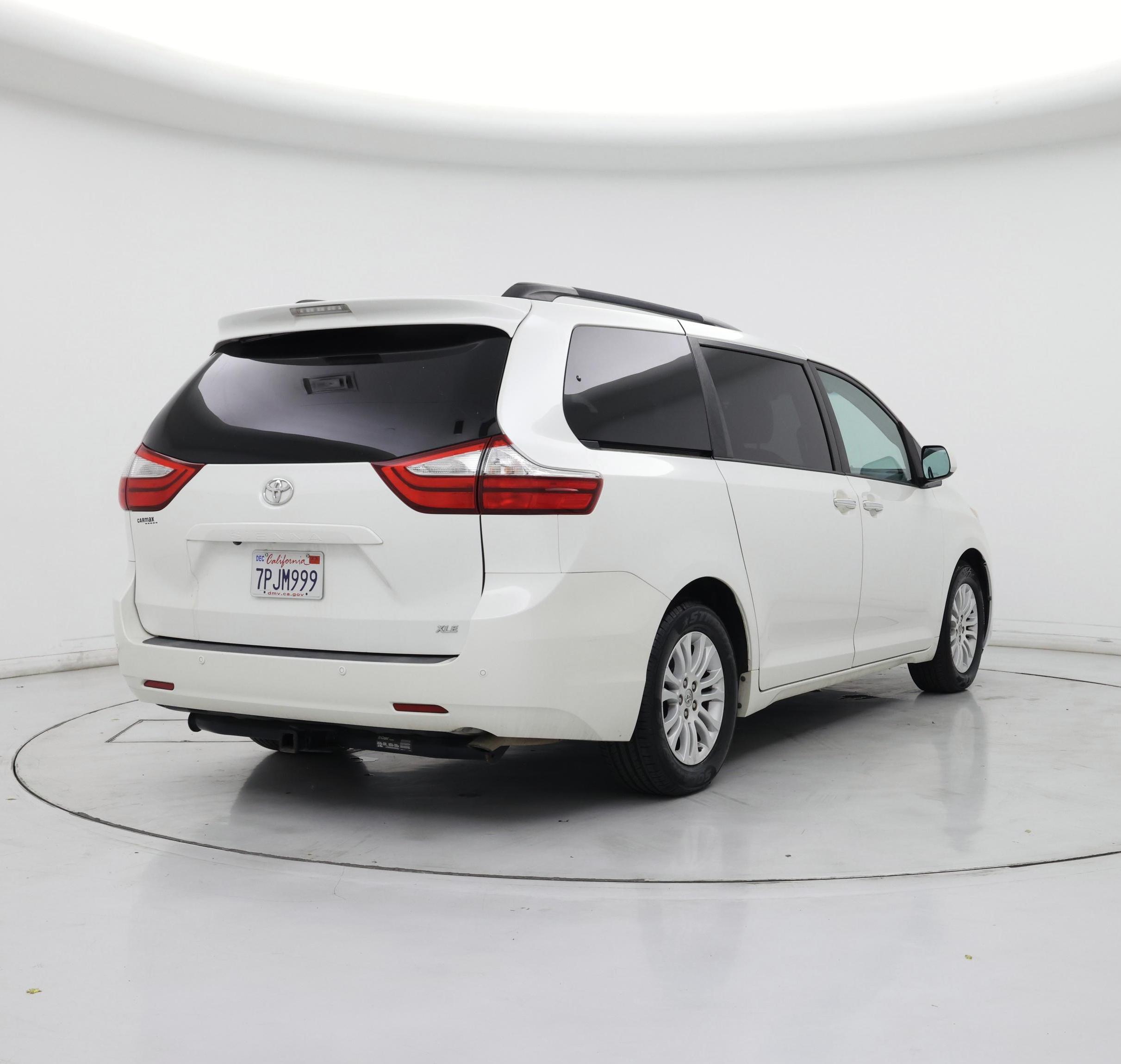 Thumbnail: 2015 Toyota Sienna - 8